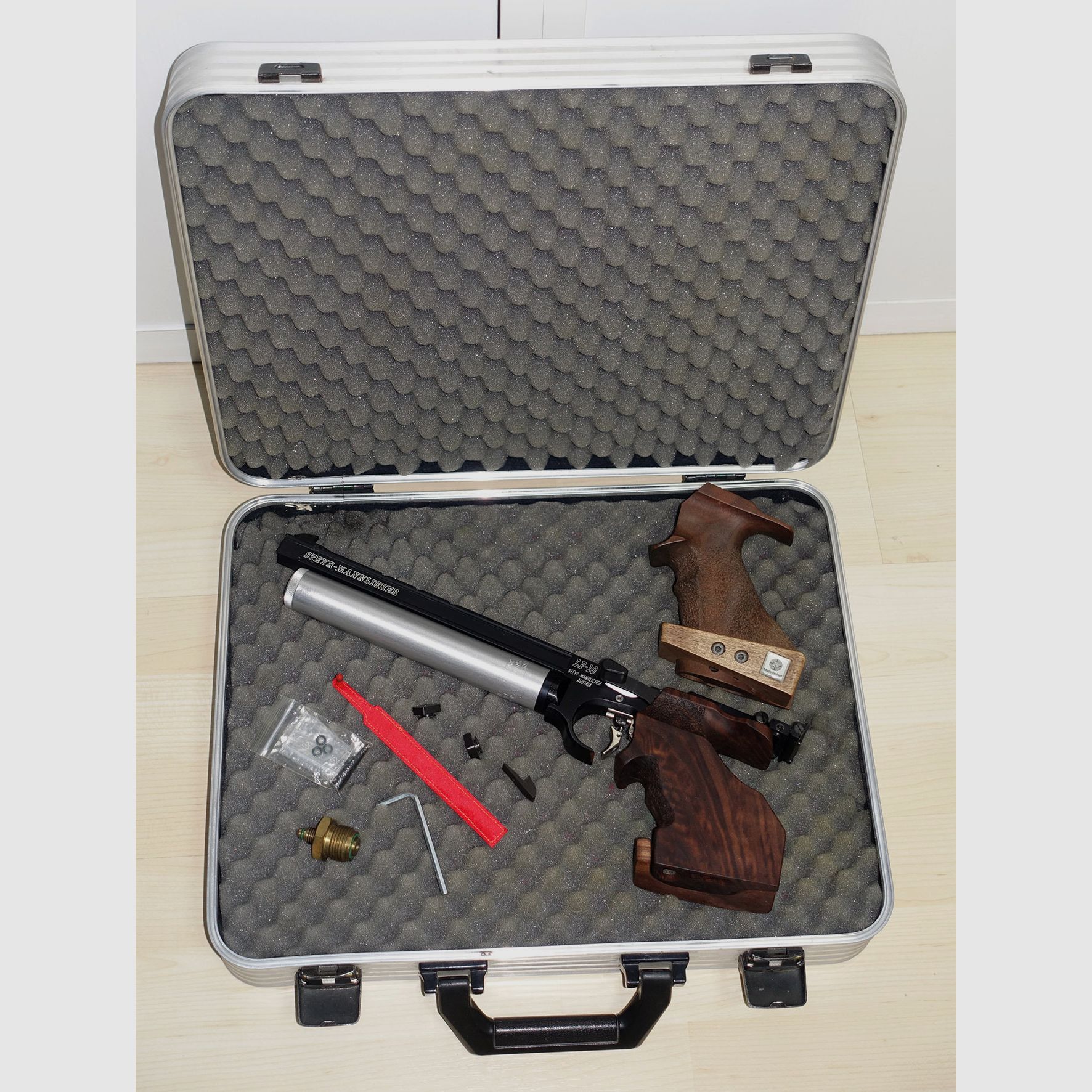 Steyr LP10 pistola de competición de aire comprimido / agarre izquierdo o derecho