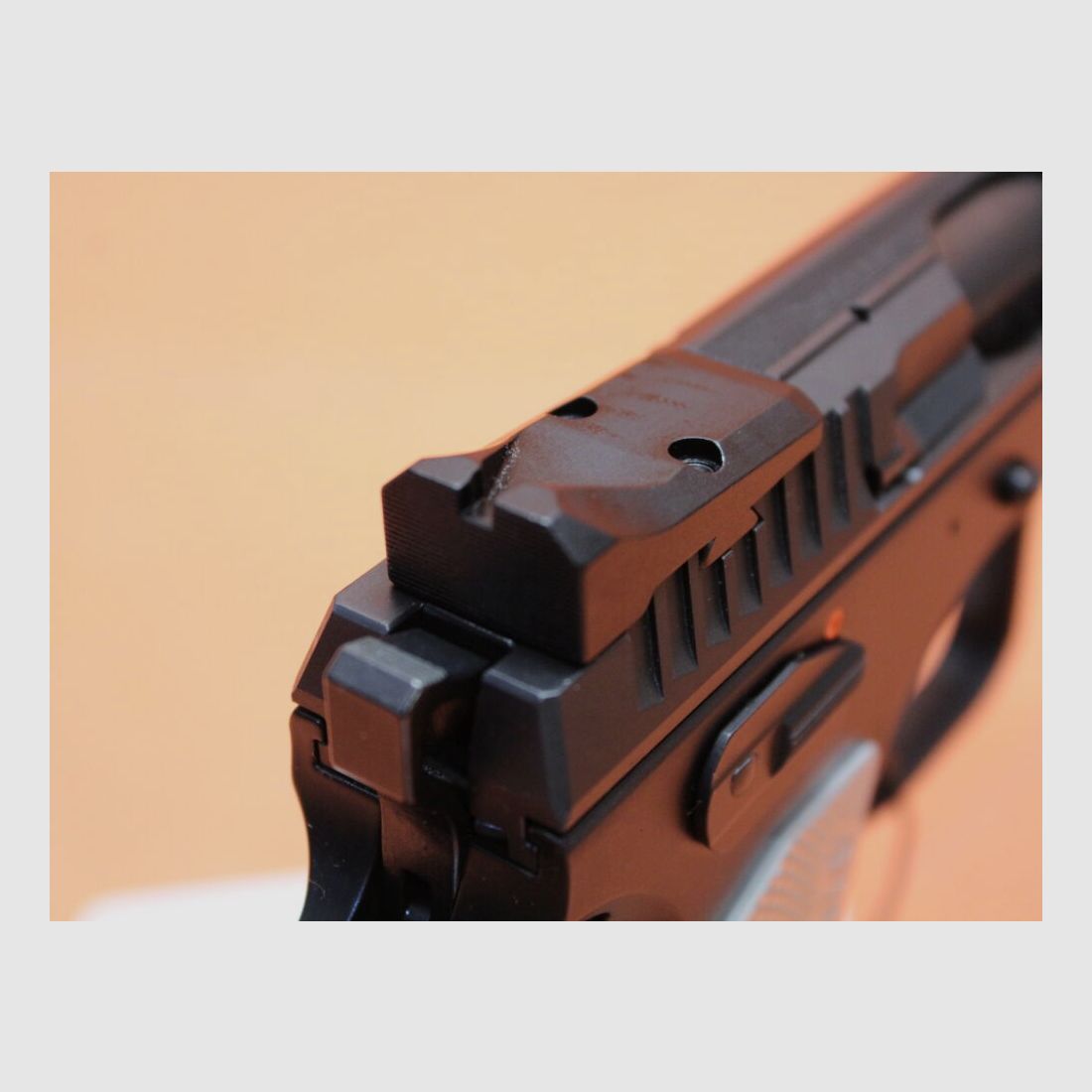 CZUB Ha.Pistolet 9mmLuger CZUB CZ 75 TS2 Sports Tactiques Argent 134mm Canon/ Poignées en Alu