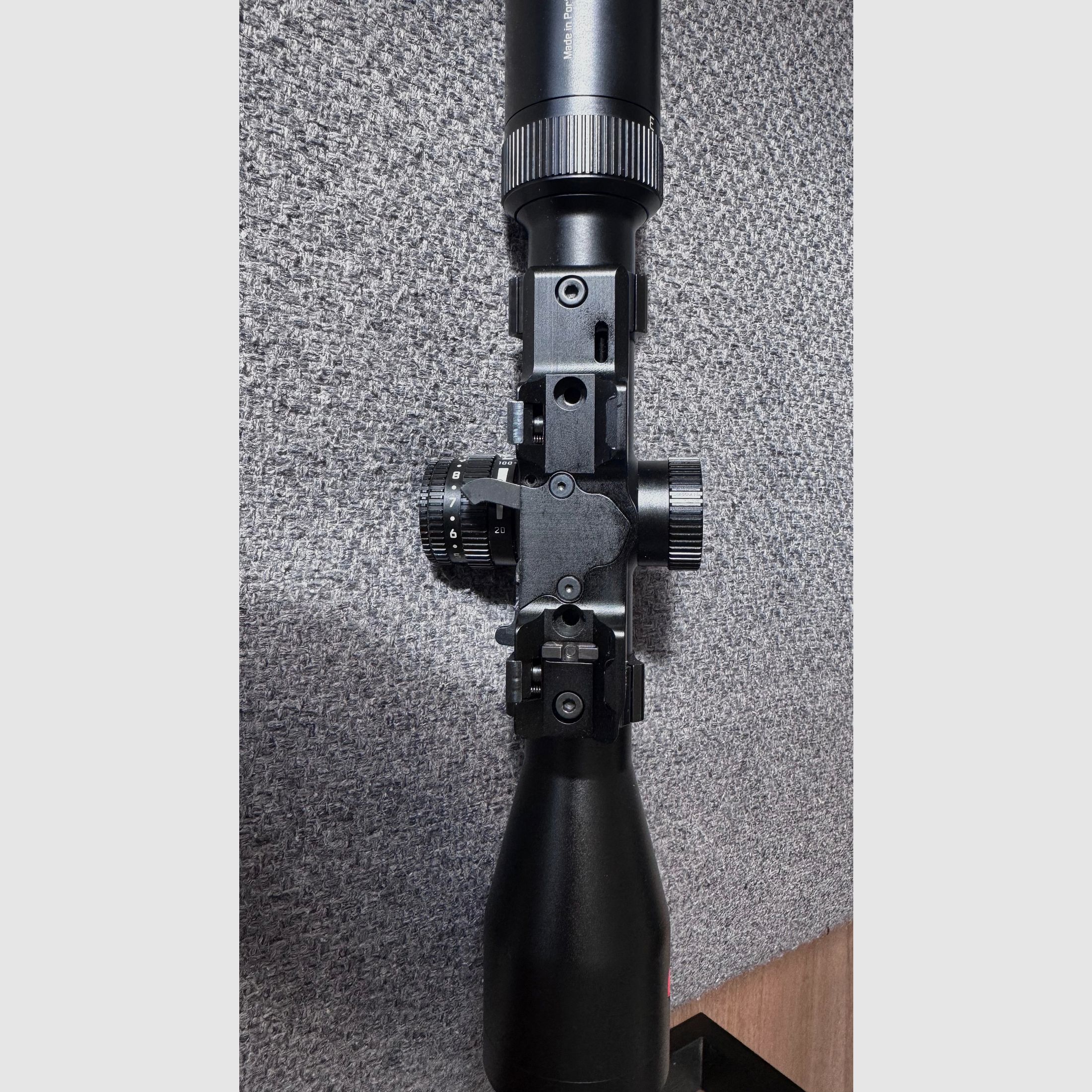 Leica Amplus 3-18x42 con aspecto de caza