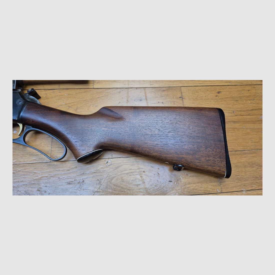 Sehr schöne Unterhebelrepetierbüchse Marlin Golden 39A – Kaliber 22LR – 10 Schuss + 1 in 22LR – Sehr schöne „JM“-Fertigung von 1962 – zerlegbar oder „Take-down“ – Mikrorillen-Lauf – Mechanischer und ästhetischer Zustand hervorragend – Stahlmontage mit Monope X2.5 Zielfernrohr mit Absehen Nr. 1 – Wunderschöne Spaßwaffe und für kleine Jagd – TBE++, Bild 36 von 47