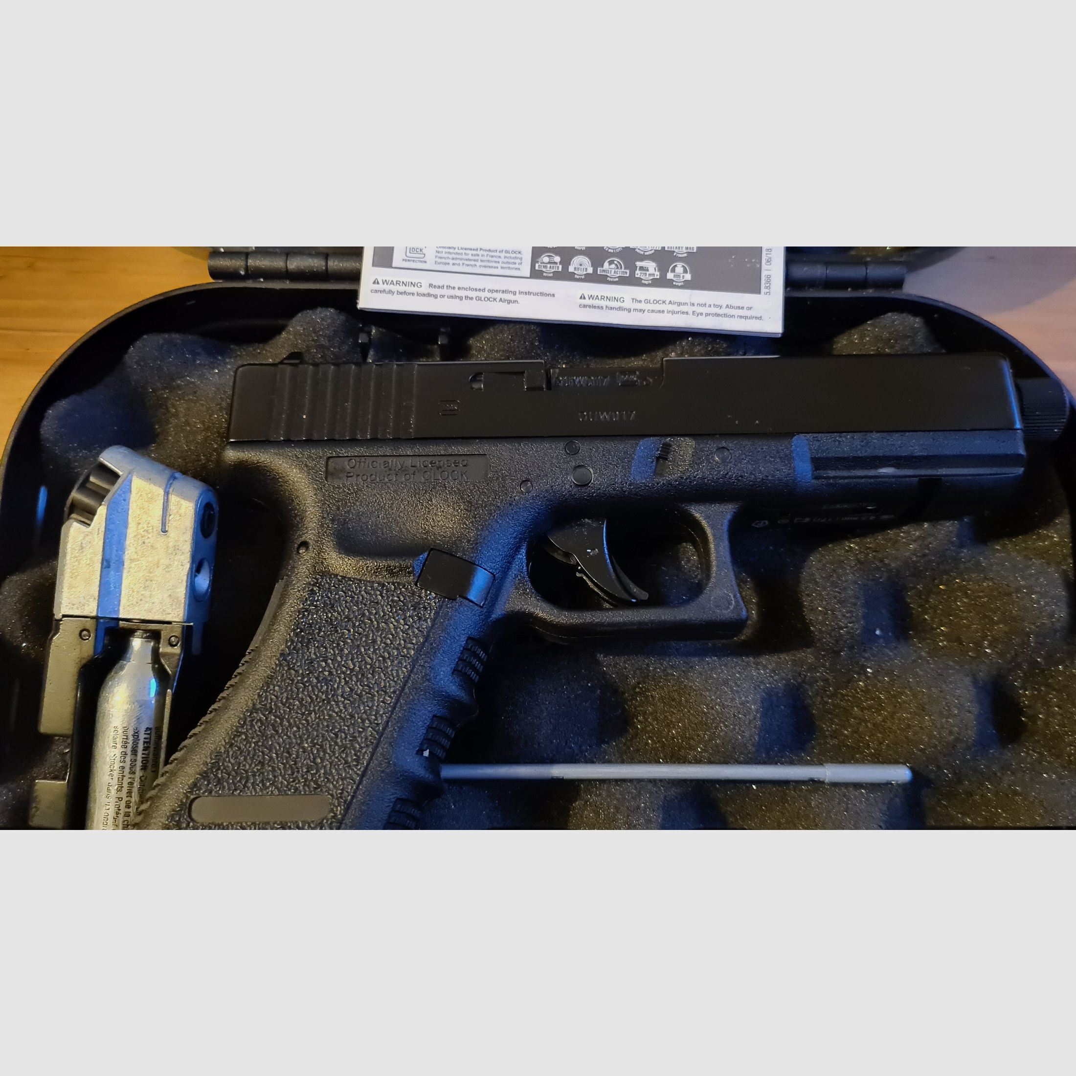 Glock 17 with barrel thread Co2 pistol caliber 4.5 mm steel BB / Diabolo blowback