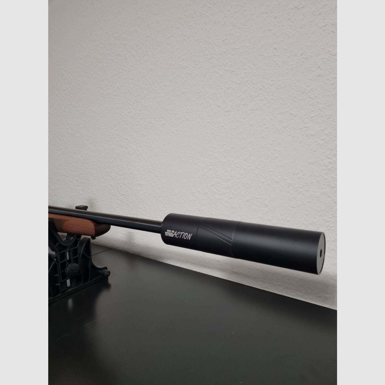 Steel Action HS .308 , Montage , Schalldämpfer, Minox 1-5x24 S, Holzschaft