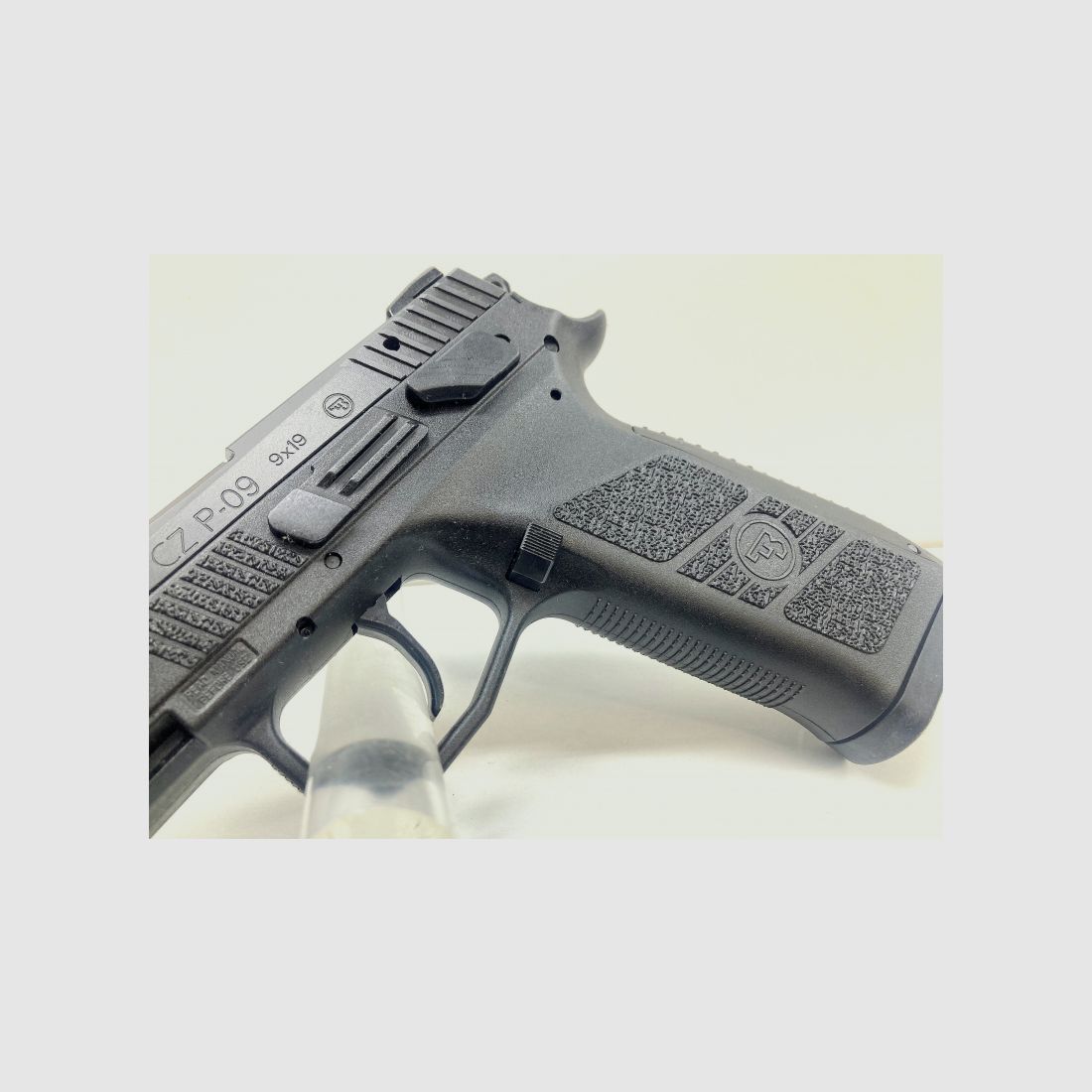 NEUWARE! Pistole CZ P-09 Kal. 9mm Luger inkl. original CZ P09 Wechselsystem Kal. .22lr.