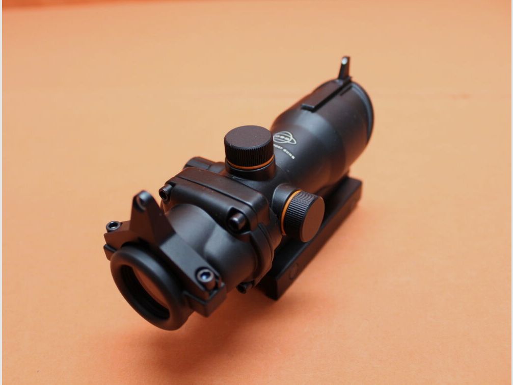 GSG German Sport Guns Tacworld Red Dot ACOG Leuchtpunktvisier 1x30 mit Kimme/ Korn-Notvisier, f. AR-15 Carry-Handle