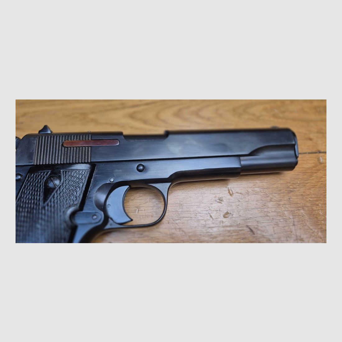 Bardzo ładny pistolet Star B – Najbardziej udany klon 1911 – Kal. 9 x19 – Broń przyjęta przez Wehrmacht – Bardzo ładne wykonanie z Eibar z 1943 roku – Broń wojskowa – Stan mechaniczny i estetyczny więcej niż bardzo ładny – TBE++/TBE+++, zdjęcie 22 z 24