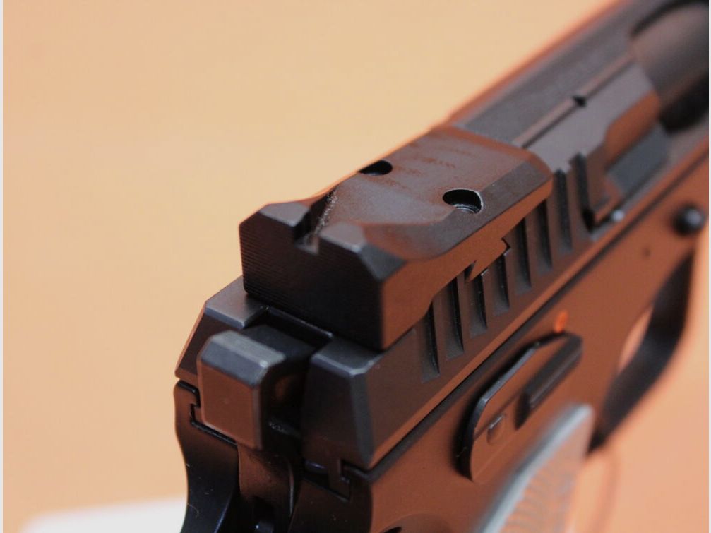 CZUB Ha.Pistolet 9mmLuger CZUB CZ 75 TS2 Sports Tactiques Argent 134mm Canon/ Poignées en Alu