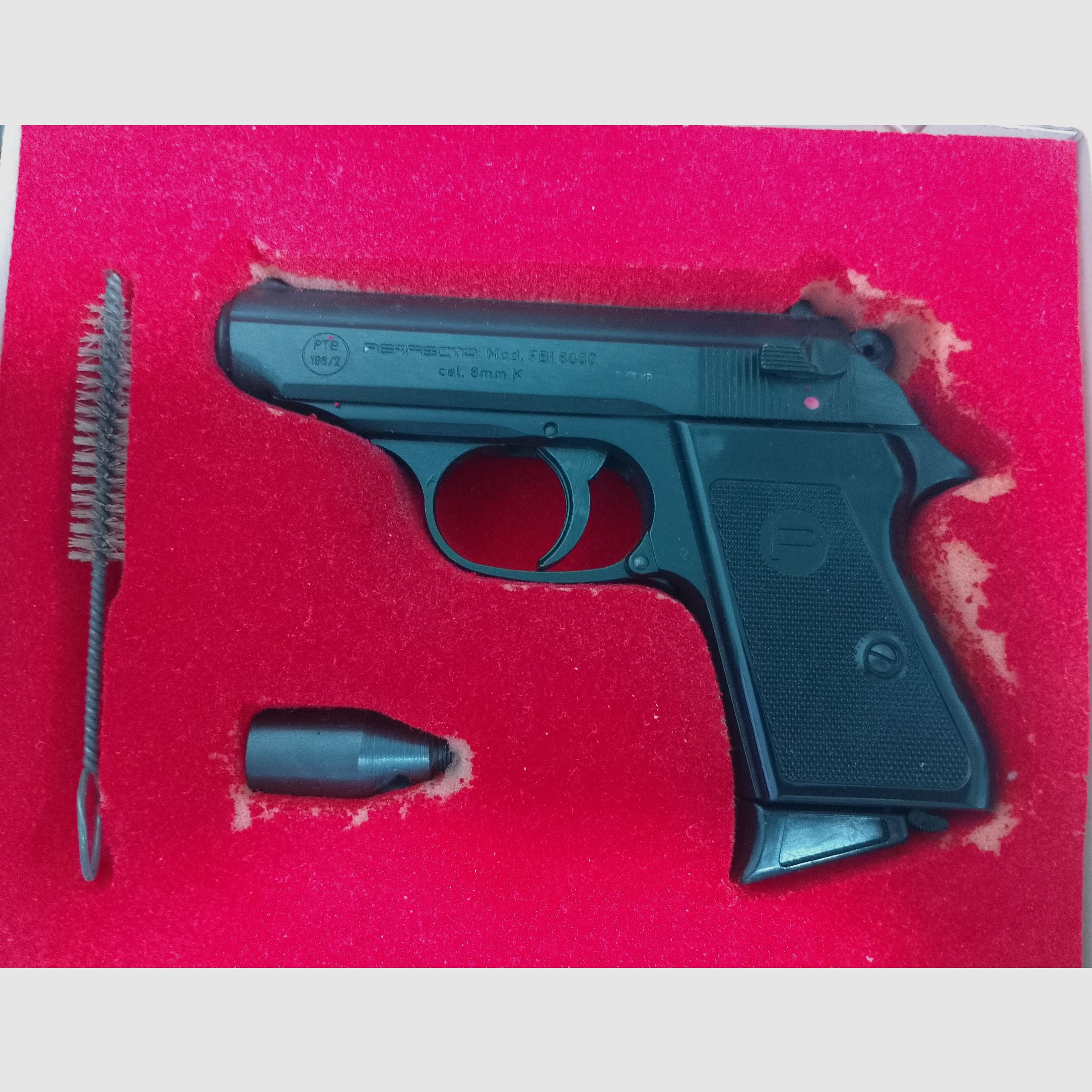 Perfecta Mod. FBI 8000 Cal. 8mm blank in PTB 196/2 in original packaging!