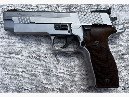 SIG Sauer P226 S / early German X-Line / early X-Five generation, Eckernförde 9 mm Para, extensive accessories