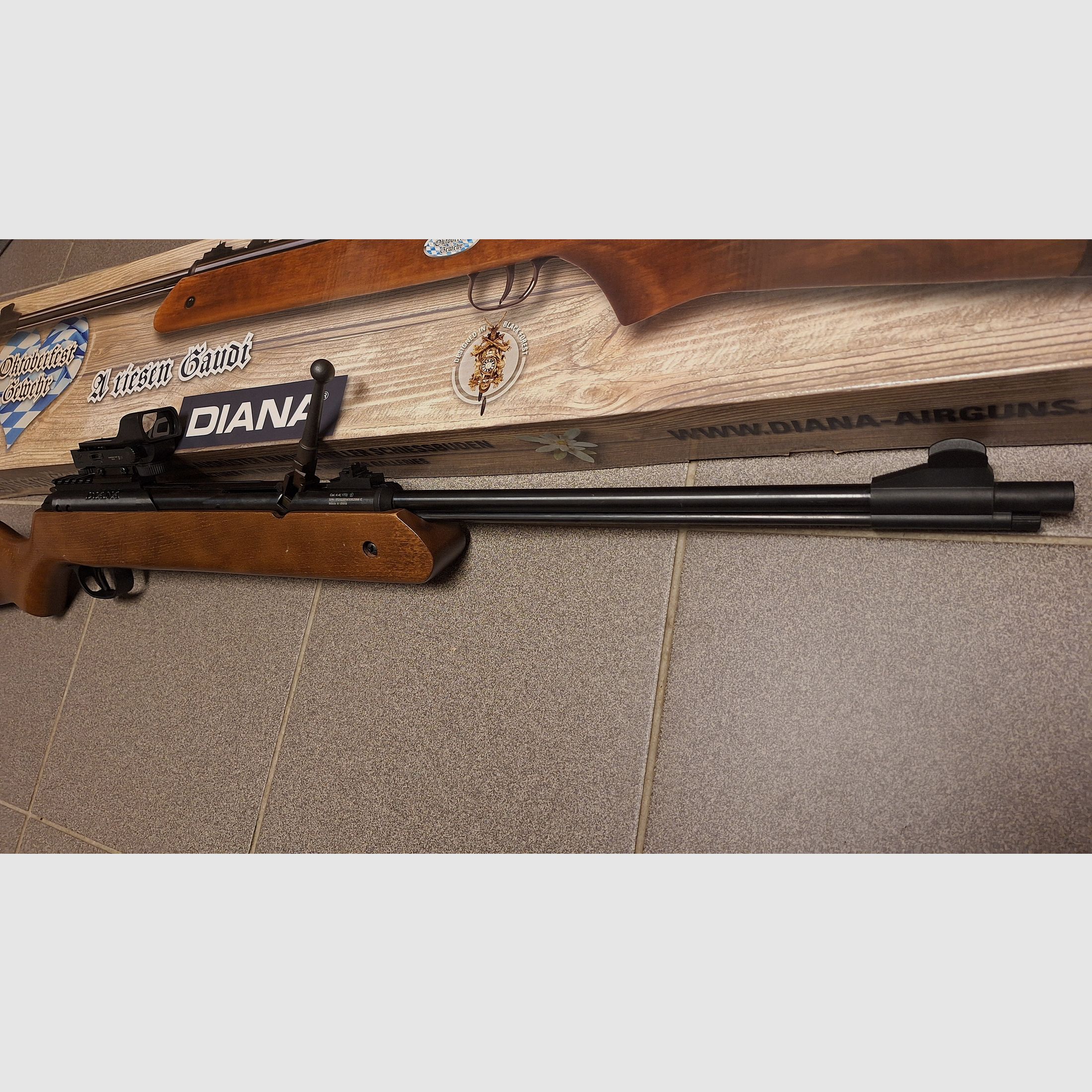 Diana Oktoberfestgewehr mit Reddot !