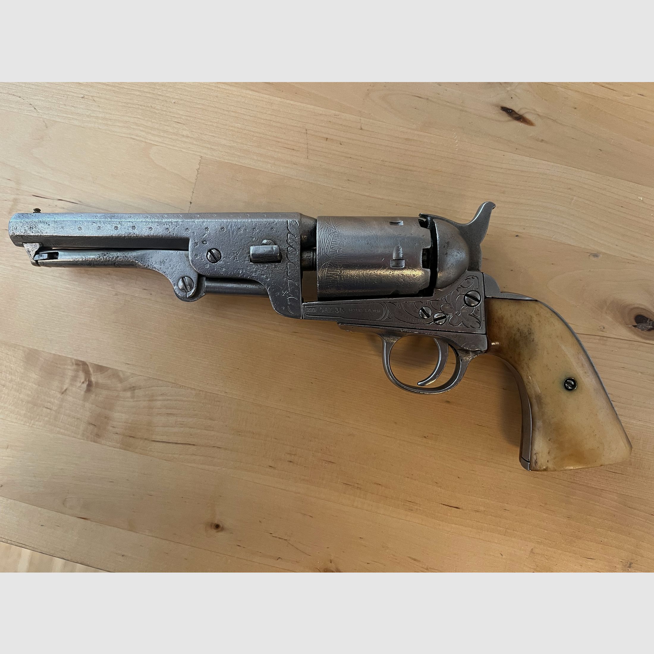 Il ponte di Brooklyn 1849 Colt Pocket Brevete Revolver