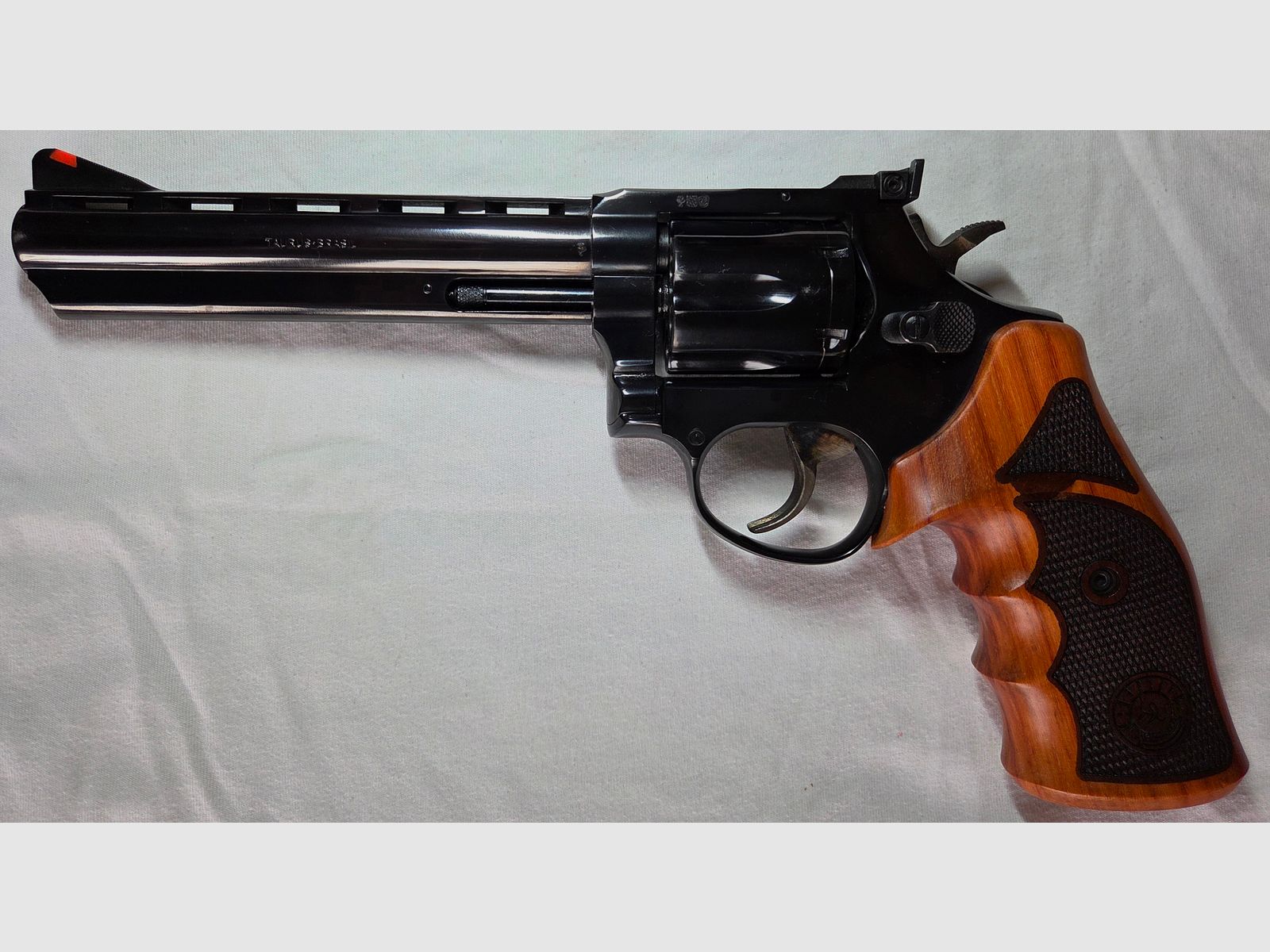 TAURUS 686 Kal. 357 Mag handgefertigter Griff