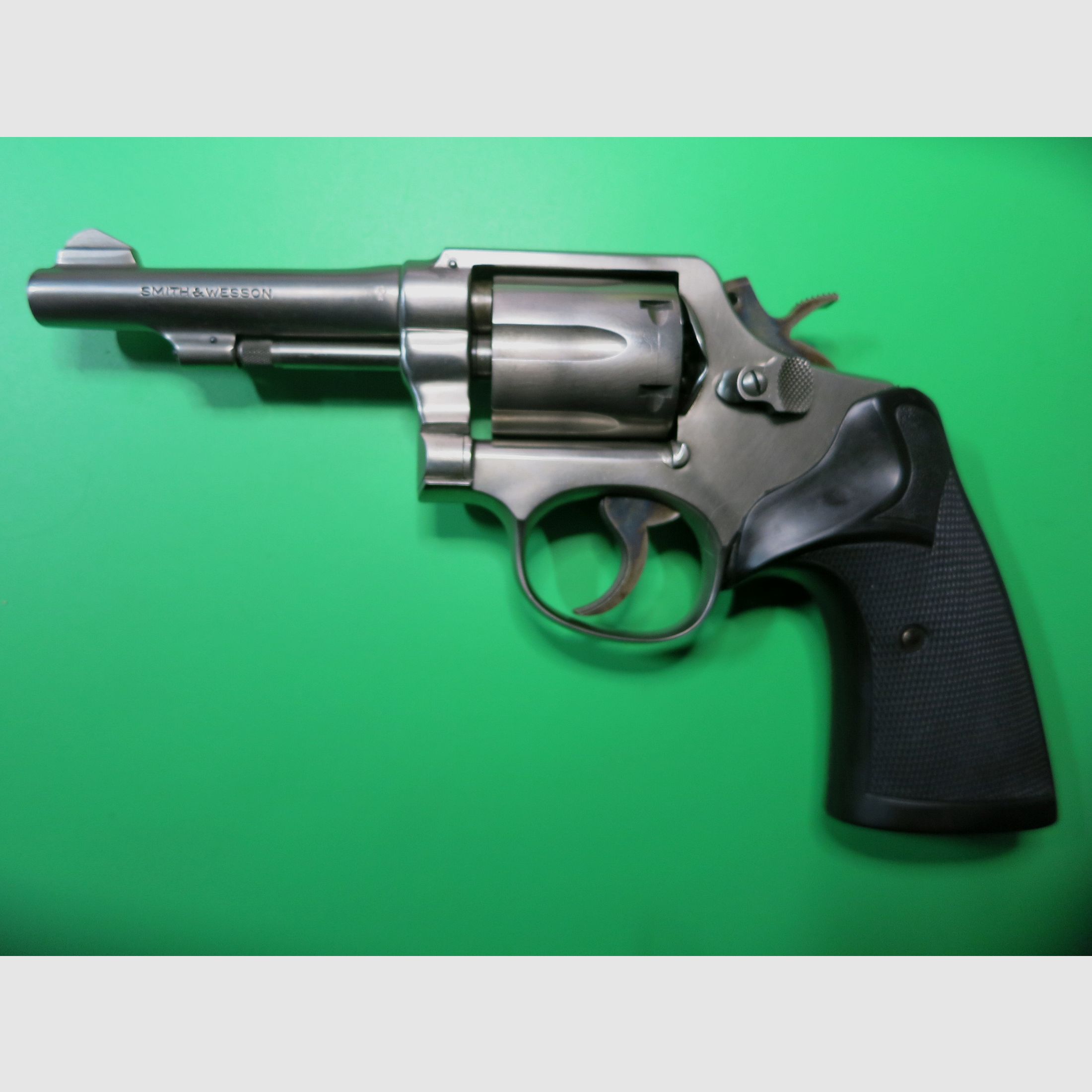 Smith & Wesson Mod. 10-5 (like Victory), .38 Special, 4" barrel, stainless steel, classic catch shot #82