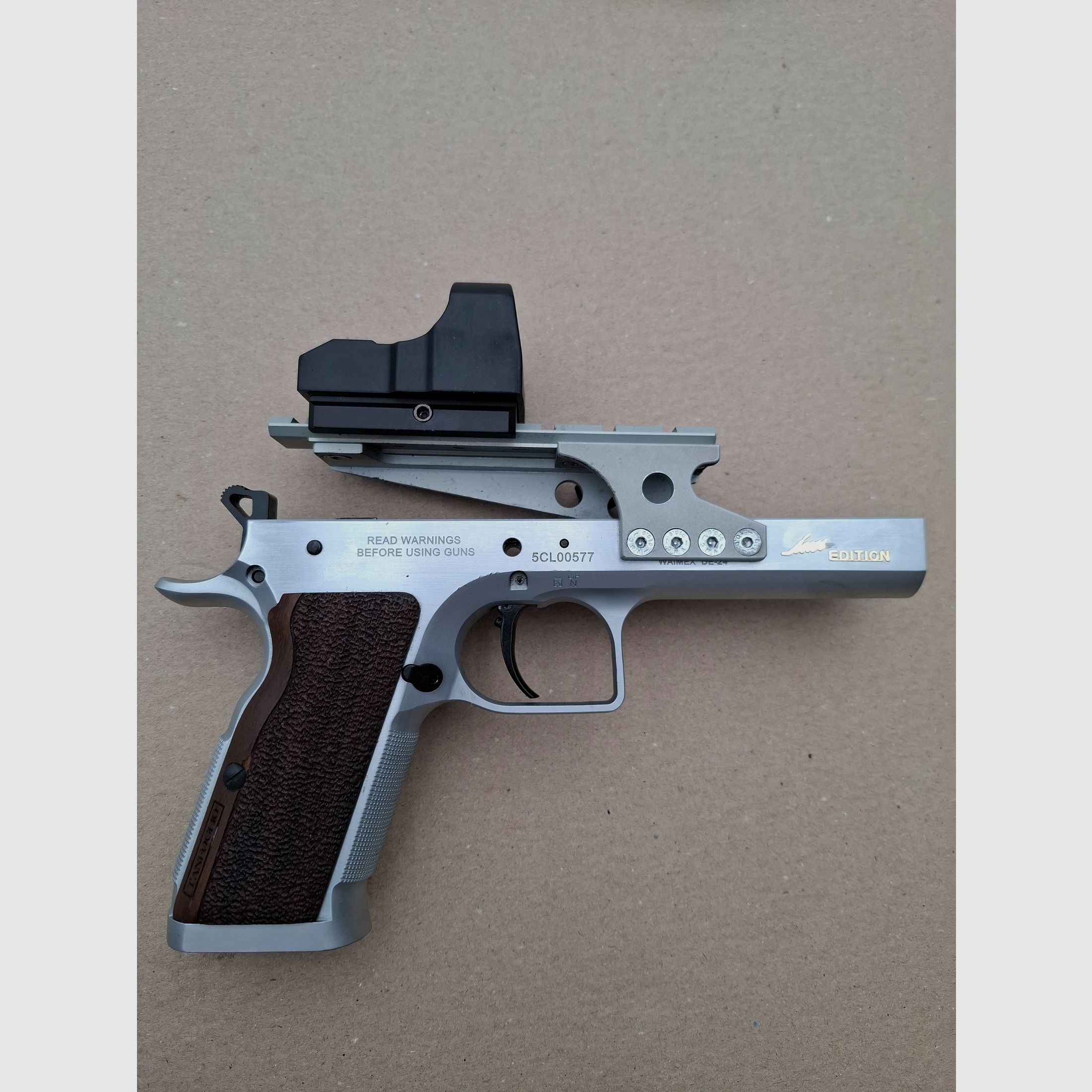 Neuwertige Tangfoglio mit 3 Wechselsystemen + Revolver S&W, Bild 1 von 5