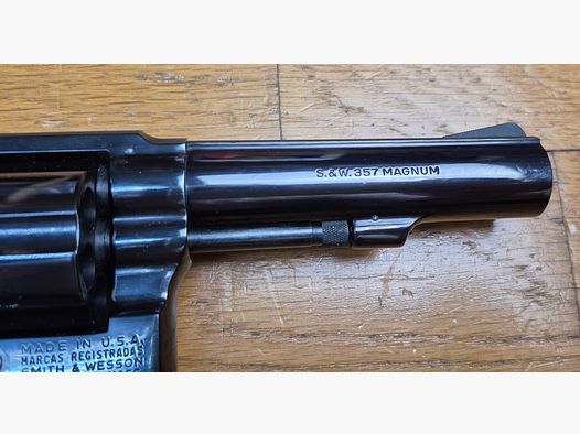 Très beau revolver Smith&Wesson Model 13-2 – Cal.357 Magnum en carcasse K – Descendant du Military and Police dans une version à canon lourd – Arme « Pinned et recessed » de 1978 – Arme de police et polyvalente par excellence – État quasi parfait – TBE++/TBE+++