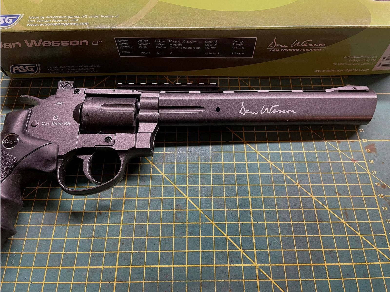 Revólver Dan Wesson 8" Co2 6mm BB
