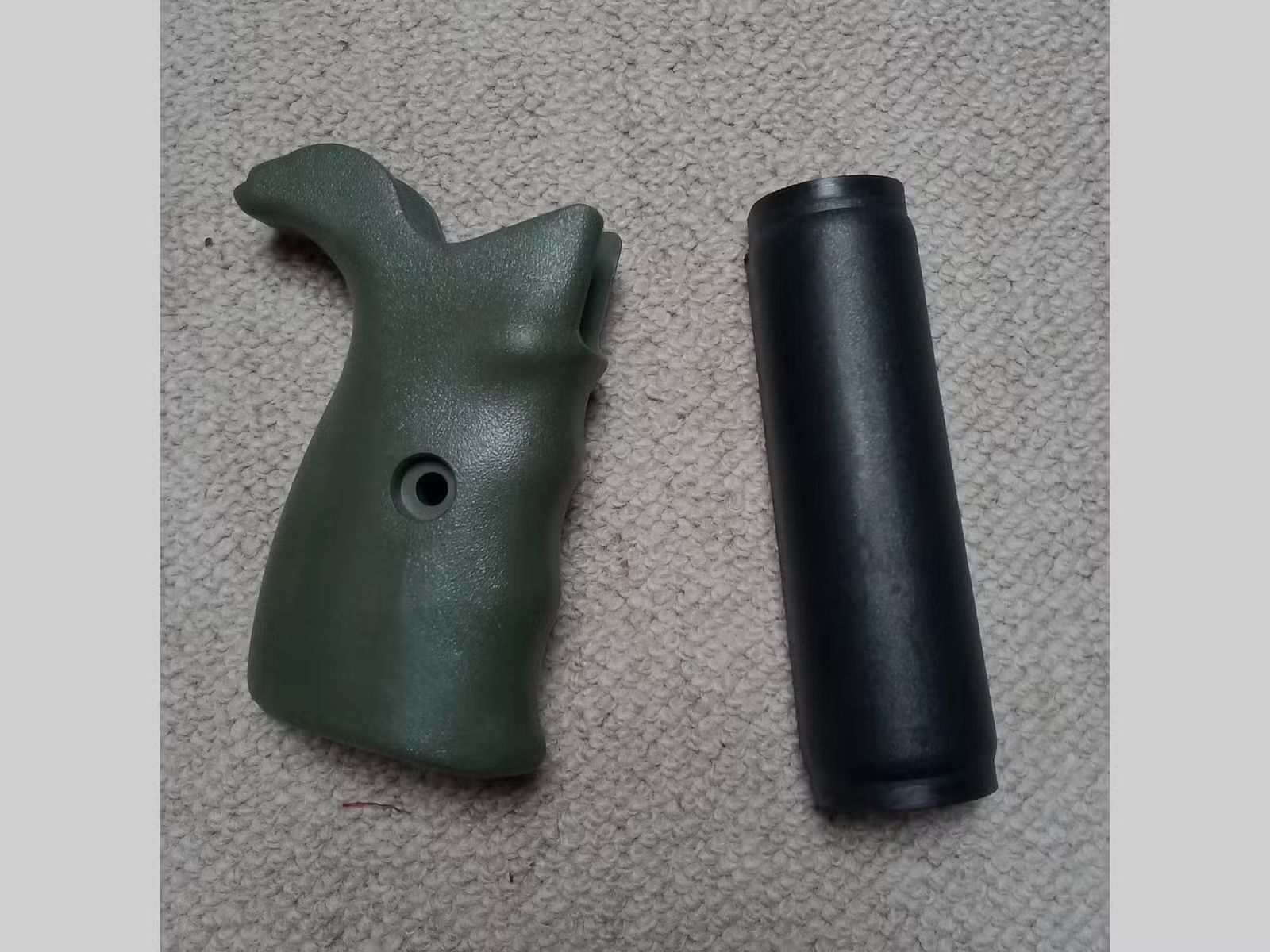 Unbenutzter original Surplus G3 Pistolengriff Griffstück Griff helles Grün inkl. Schraube Zettel und der OVP