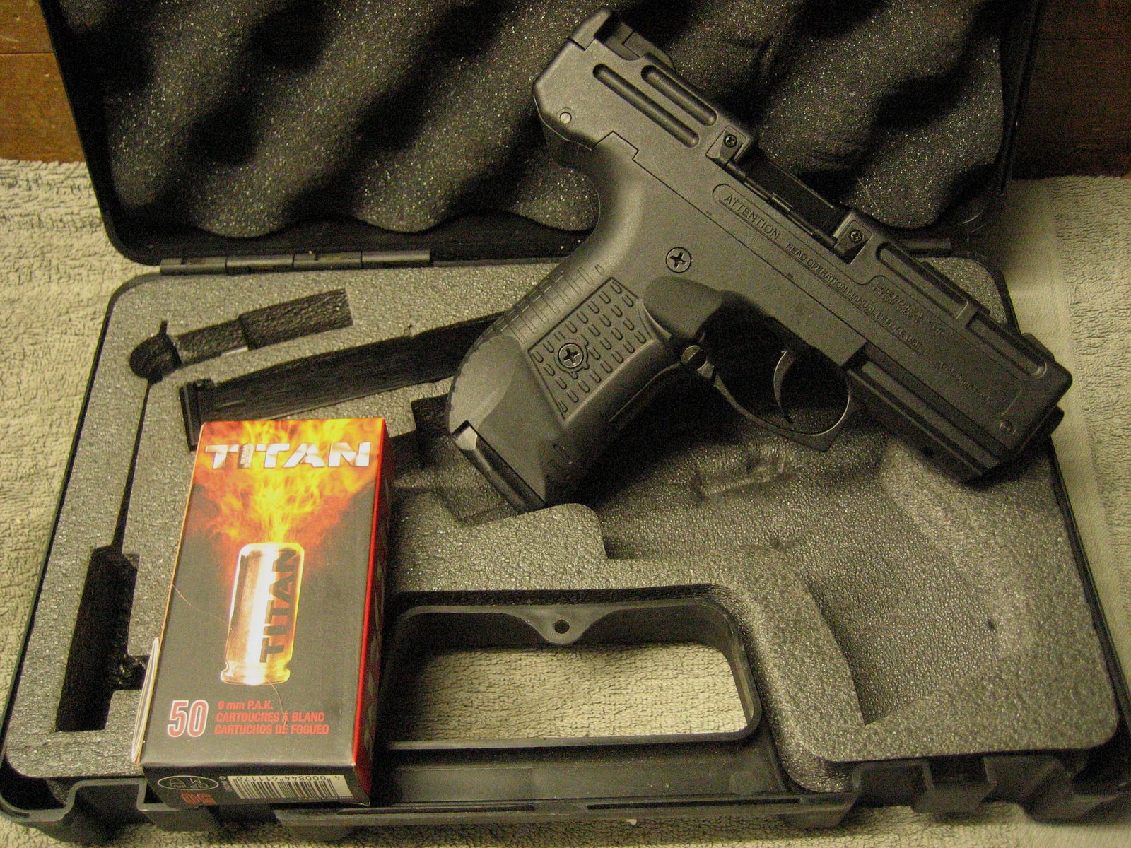 Zoraki 925 PAK neuwertig PLUS eine neue Packung 9 mm PAK Munition 
