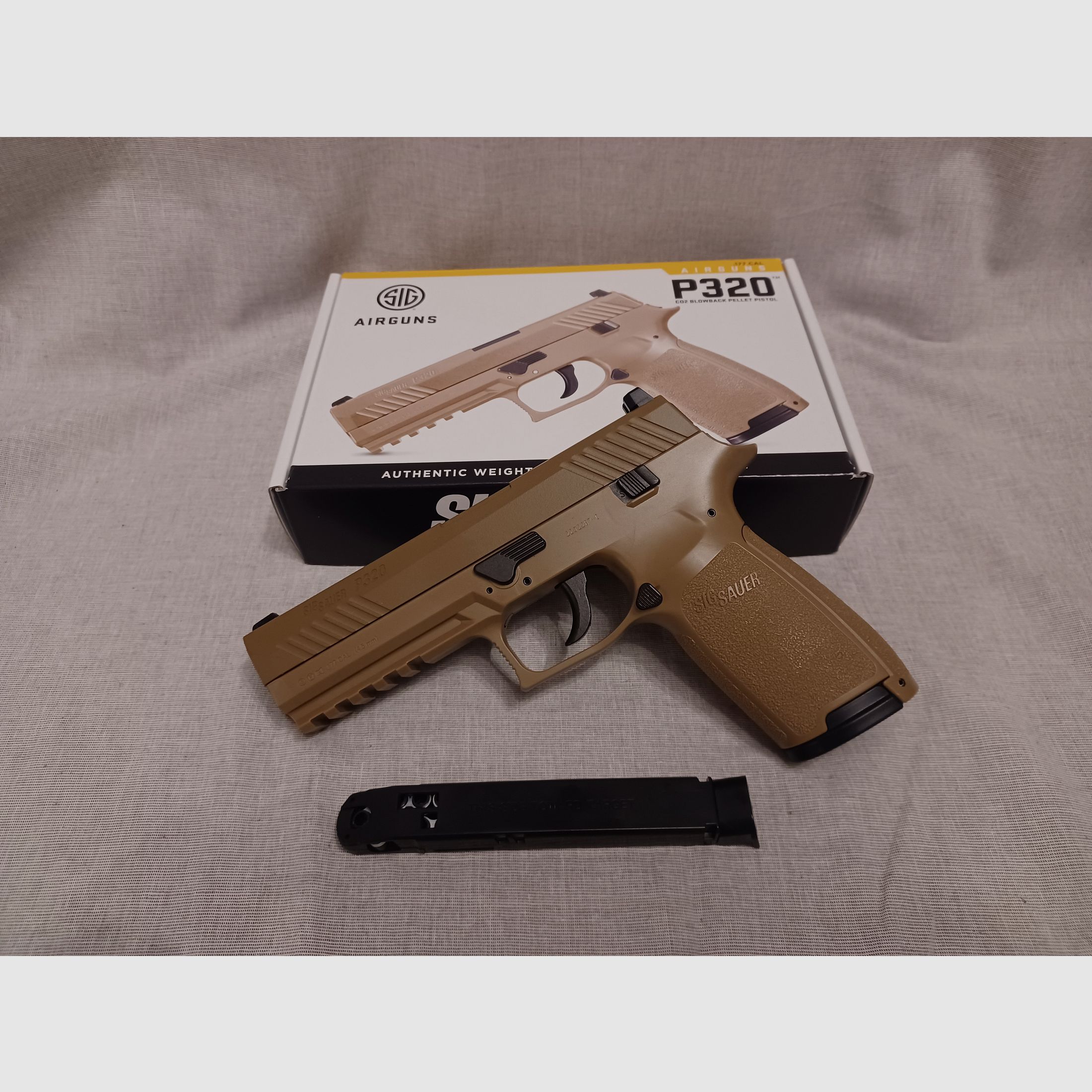 SIG SAUER P320 coyote / 4,5 mm Diabolo / BlowBack / CO2 / Pistole / OVP (63)