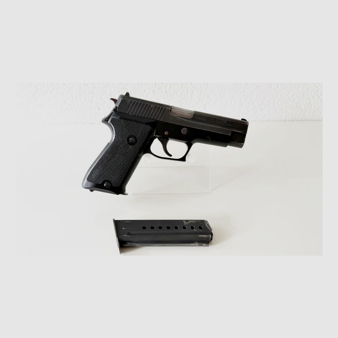 SIG Sauer P 220 mit 2. Magazin 9mmLuger