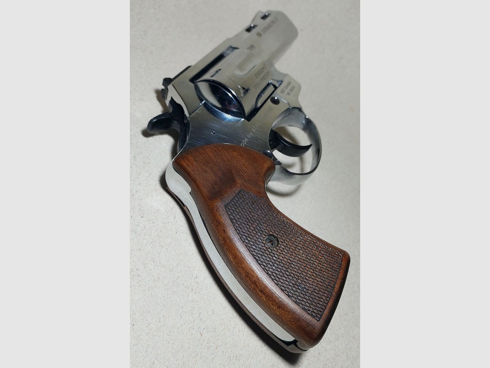Zoraki R2 3 inch blank firing revolver (PTB 1107) caliber 9mm R.K. chrome wooden grips muzzle protection - LIKE NEW!