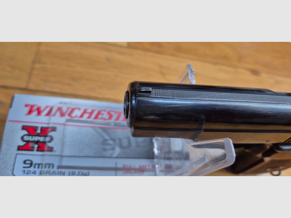 Sehr schöner Makarov-Pistole oder PM – Kal. 9×18 Makarov – Bulgarische Waffe – Gute originale bulgarische Griffschalen – Brünierung zu 99,7% – Mechanik einwandfrei – Wunderschöner Lauf – Symbolwaffe des Kalten Krieges – Ausgezeichneter Zustand – TBE++, Bild 13 von 19