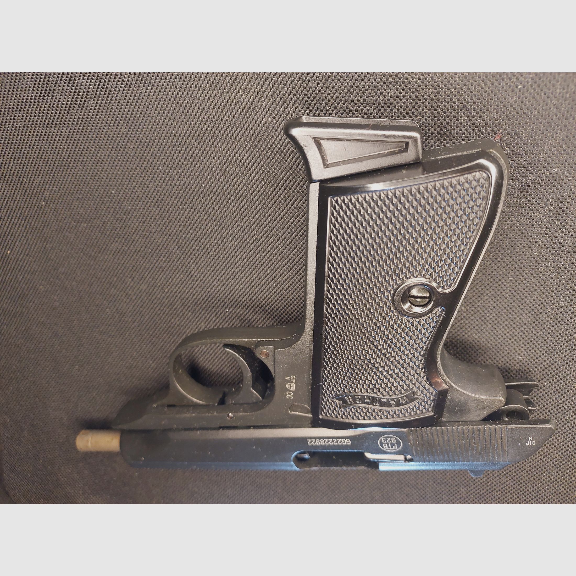 Walther PP pistola a salve cal. 9mm P.A.K. nera brunita (PTB 923)