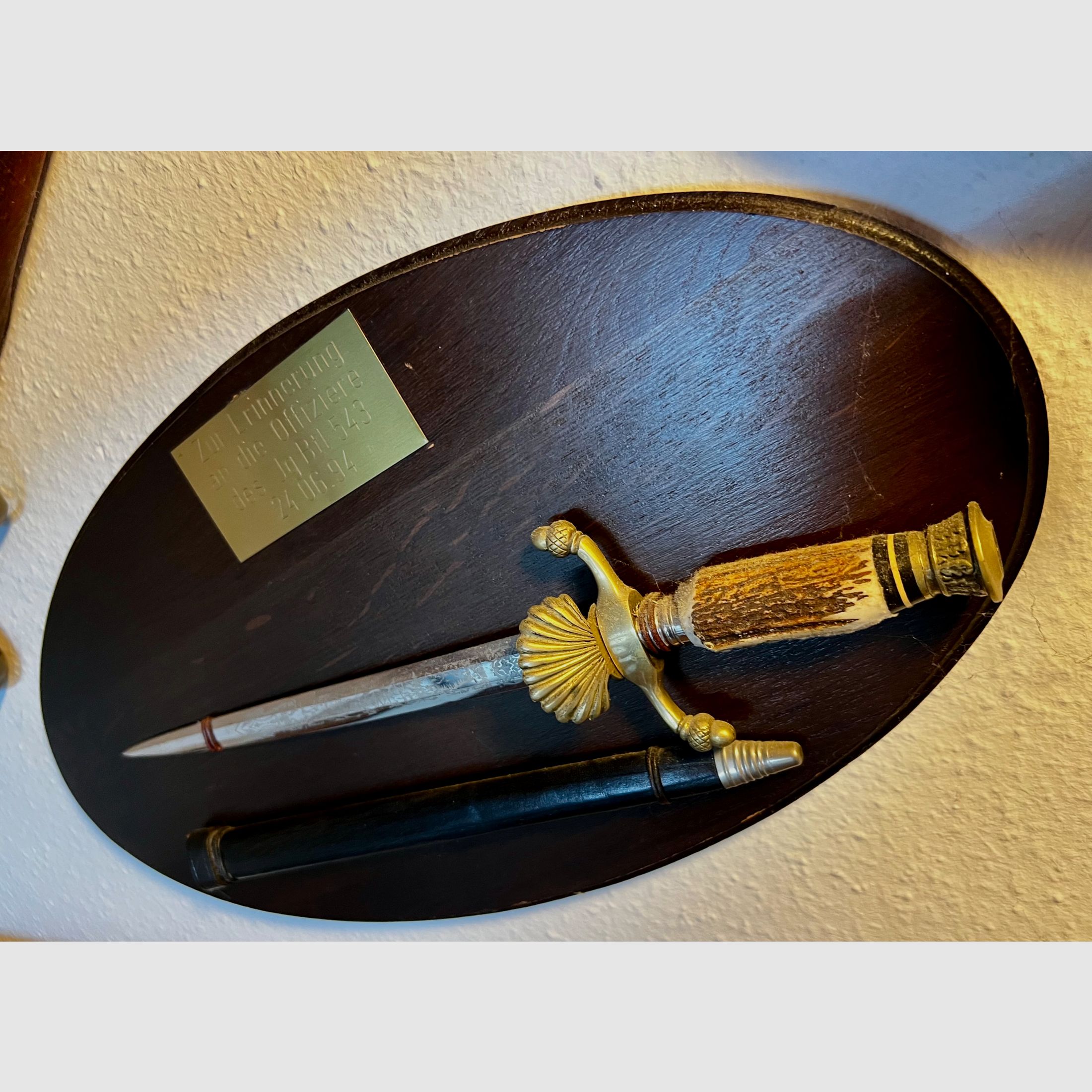 Hunting dagger / mounted on wooden plaque, image 2 of 10