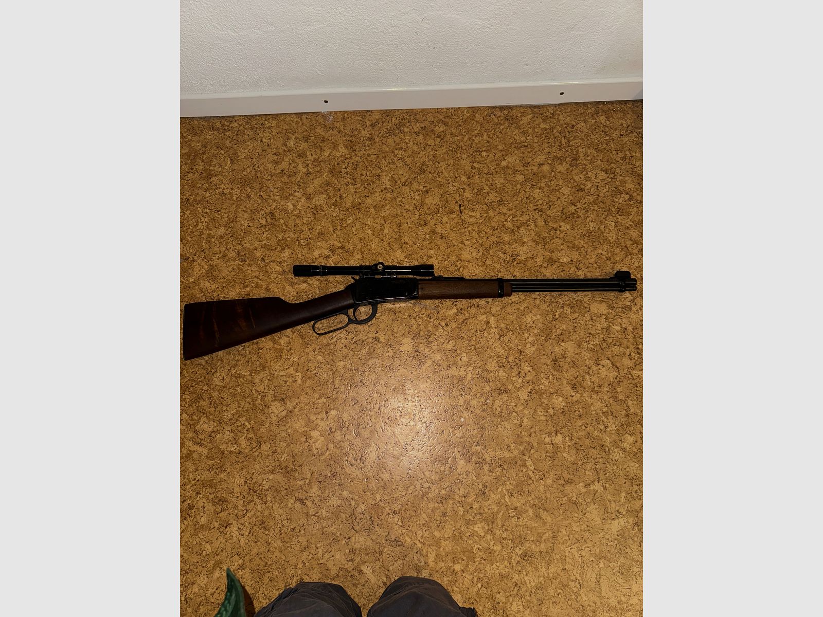 karabin powtarzalny z dźwignią pod spodem