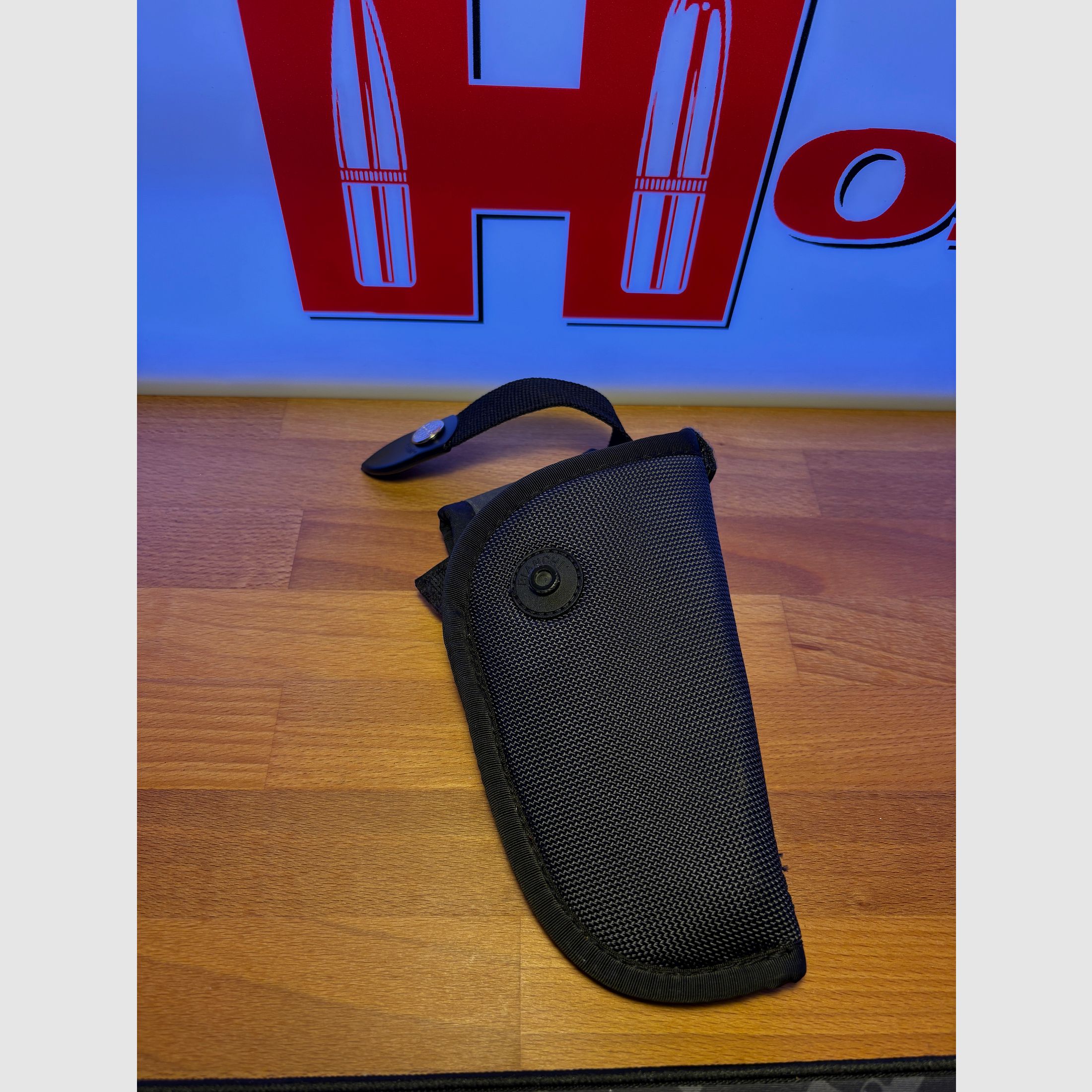 Holster van Bianchi voor 4" revolvers van verschillende fabrikanten