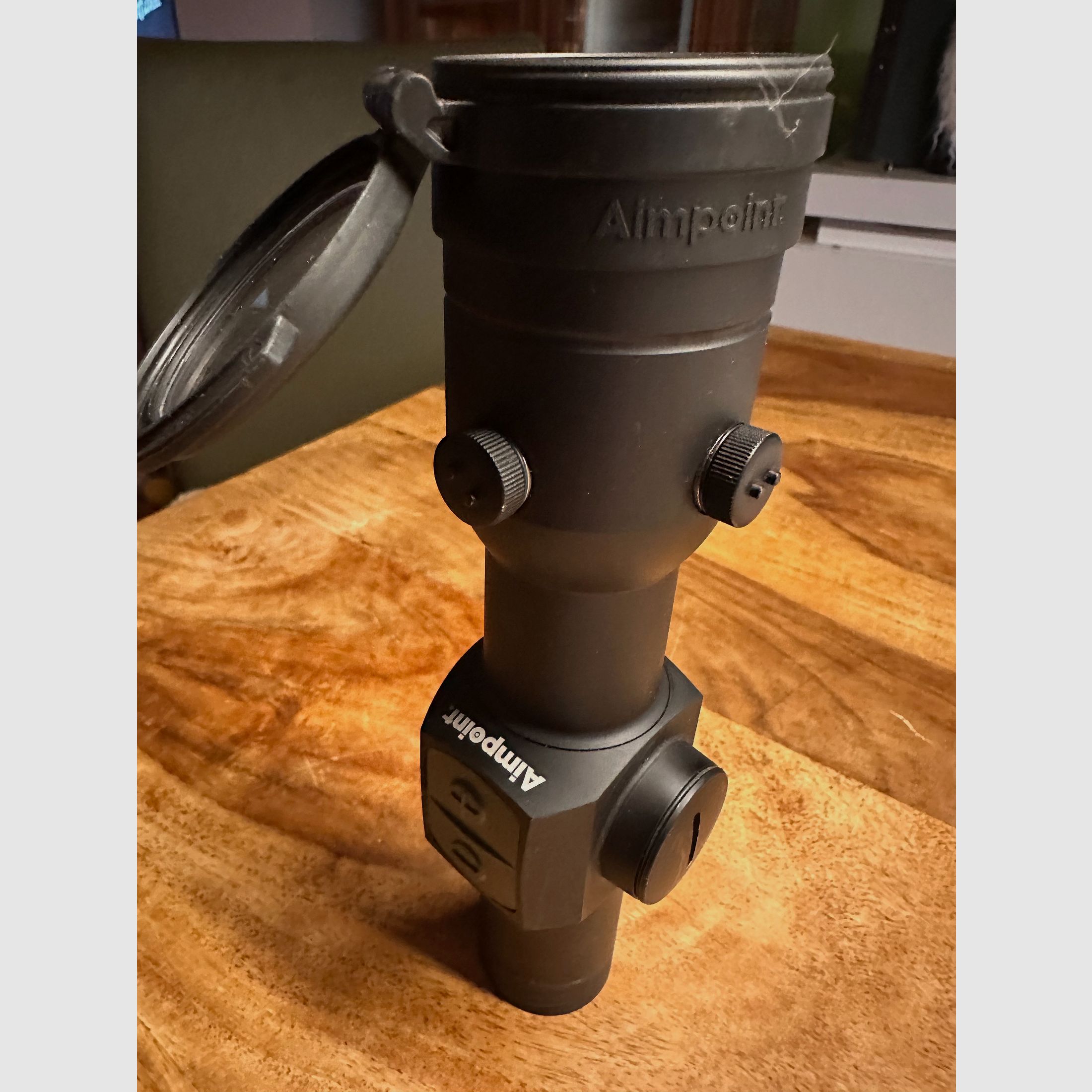 Aimpoint H34S z 2 MOA! Super, 10 strzałów. Celownik punktowy