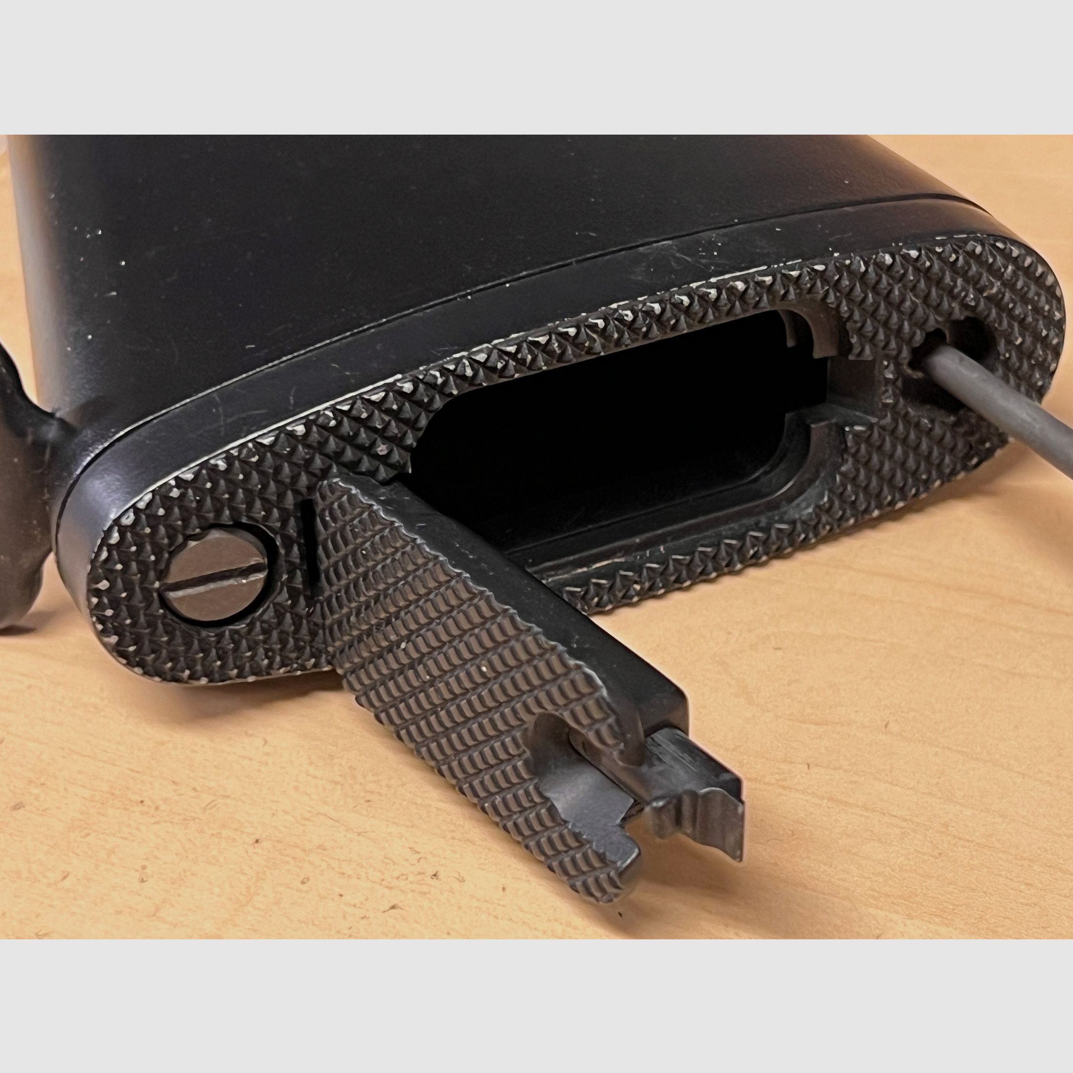 Schoudersteun voor Airsoft M16 of M4 modellen in zwart met slingbevestiging