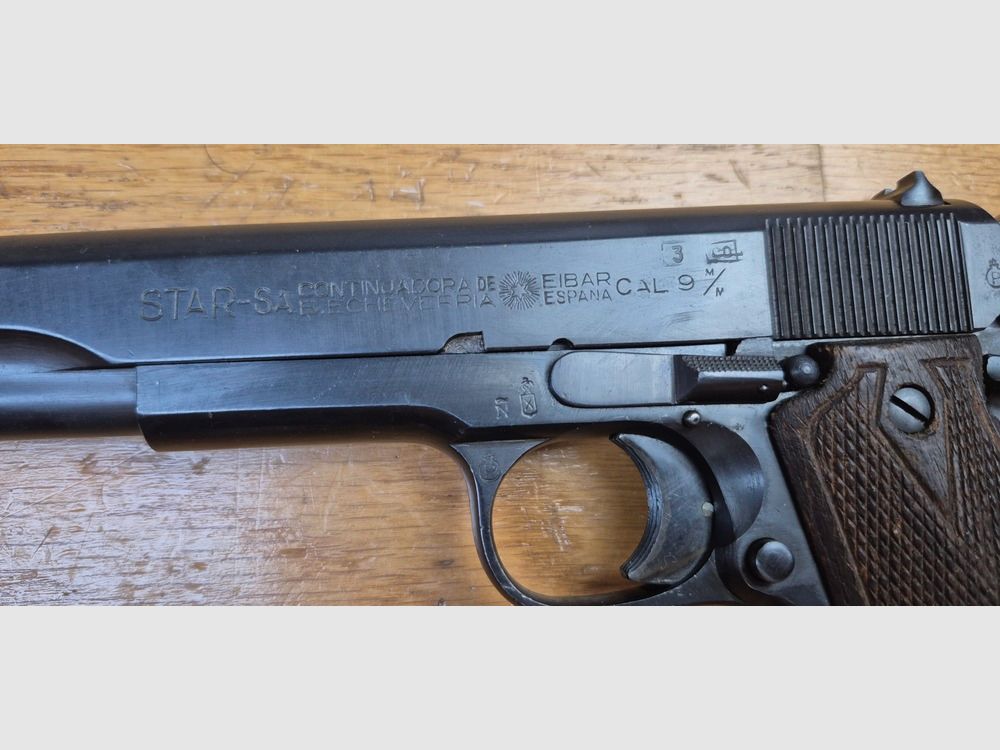 Sehr schöner Pistol Star B – Der gelungenste Klon des 1911 – Kal. 9 x19 – Waffe, die von der Wehrmacht übernommen wurde – Sehr schöne Fertigung aus Eibar von 1943 – Militärwaffe – Mechanischer und ästhetischer Zustand mehr als sehr schön – TBE++/TBE+++, Bild 7 von 24