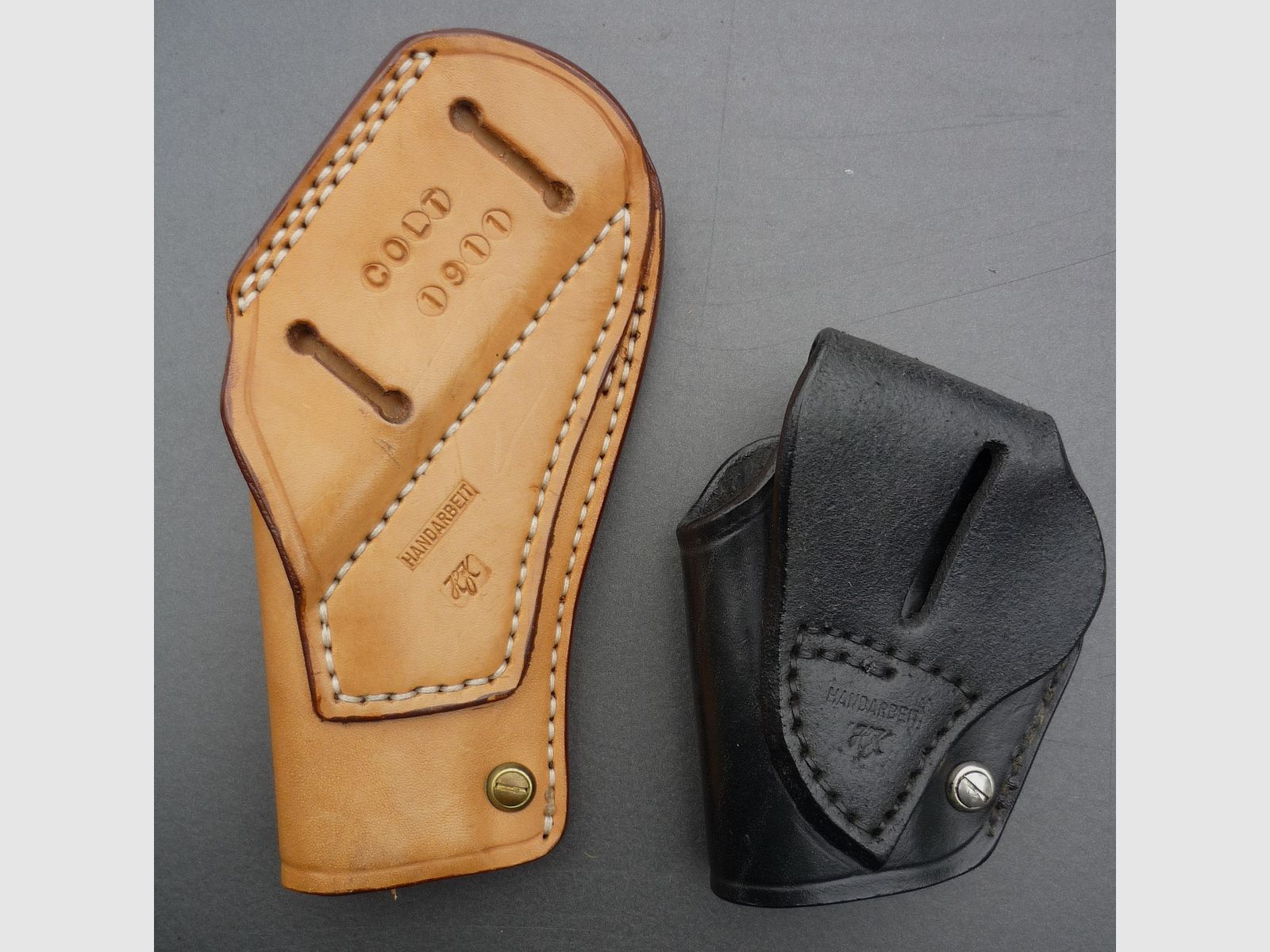 HKDesign Holster Art. Nr. 005  ,Schnellziehholster mit eingeklebter Lederkornschiene und Einstellschraube für:Colt 1911 und für diverse kleinere Pistolenmodelle - für Rechtshänder  