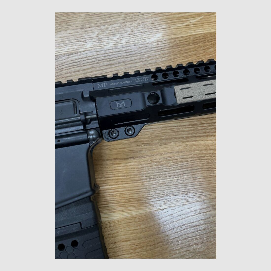 ¡Utilizable deportivamente! Windham Weaponry WW-15 rifle semiautomático .223Rem cañón de 16" con sistema de gas de longitud media - excelente base para proyecto de tuning - sistema AR15 tipo AR-15 con guardamanos Midwest Combat + piezas BCMGUNFIGHTER + piezas Magpul