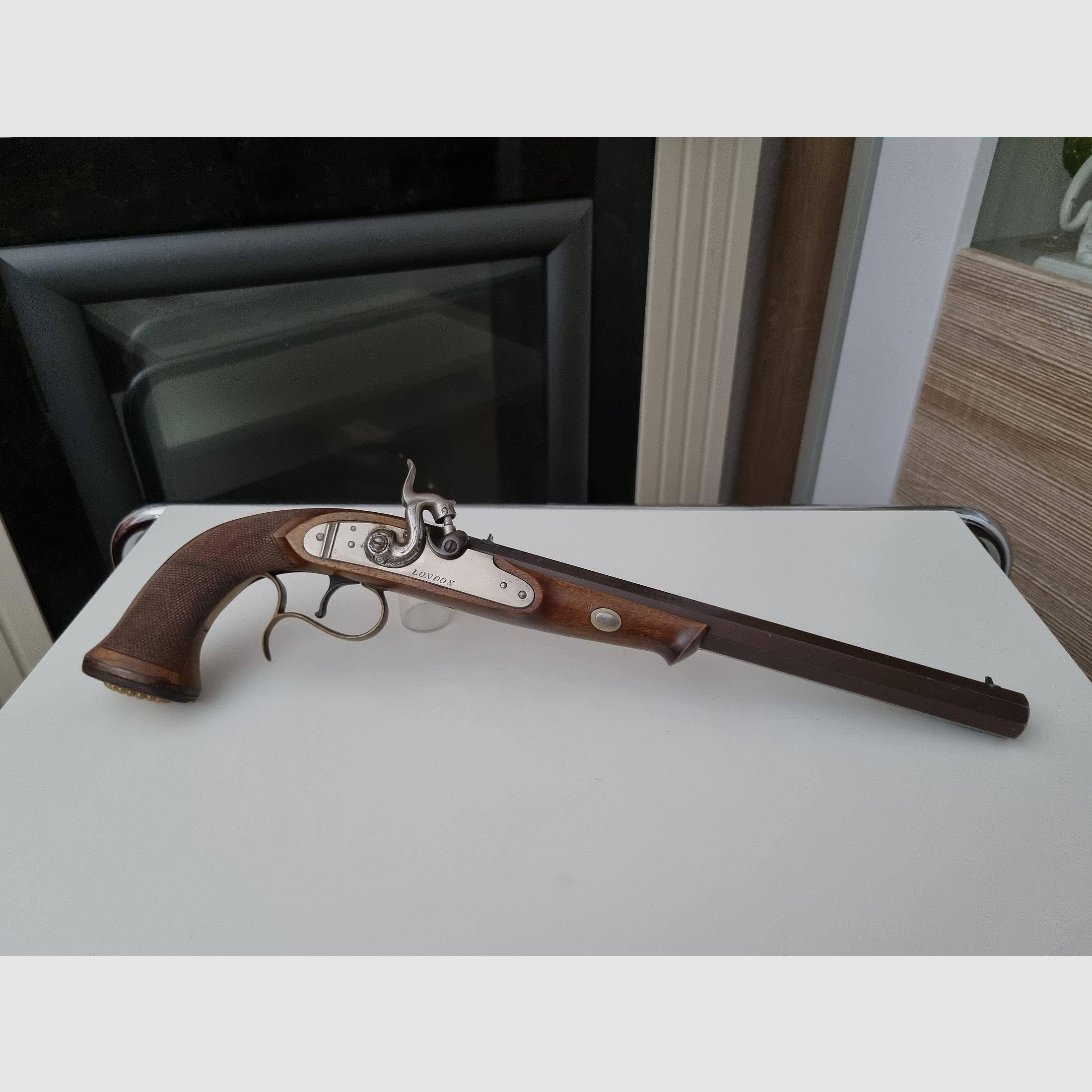 Front-loading percussion pistol model W. Parker of London caliber: .45