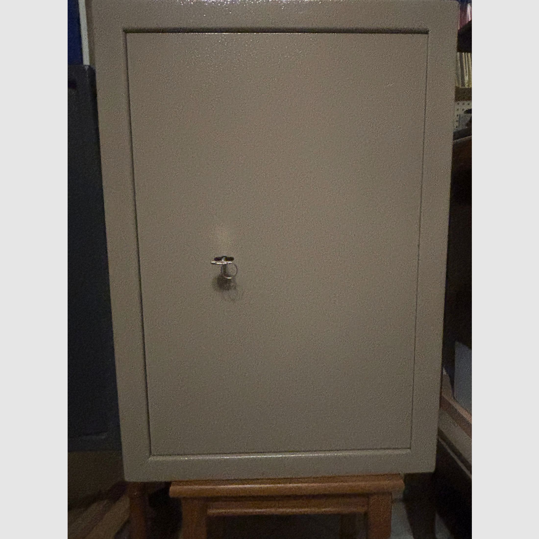 Stahlschrank, Sicherheitsstufe B nach VDMA24992