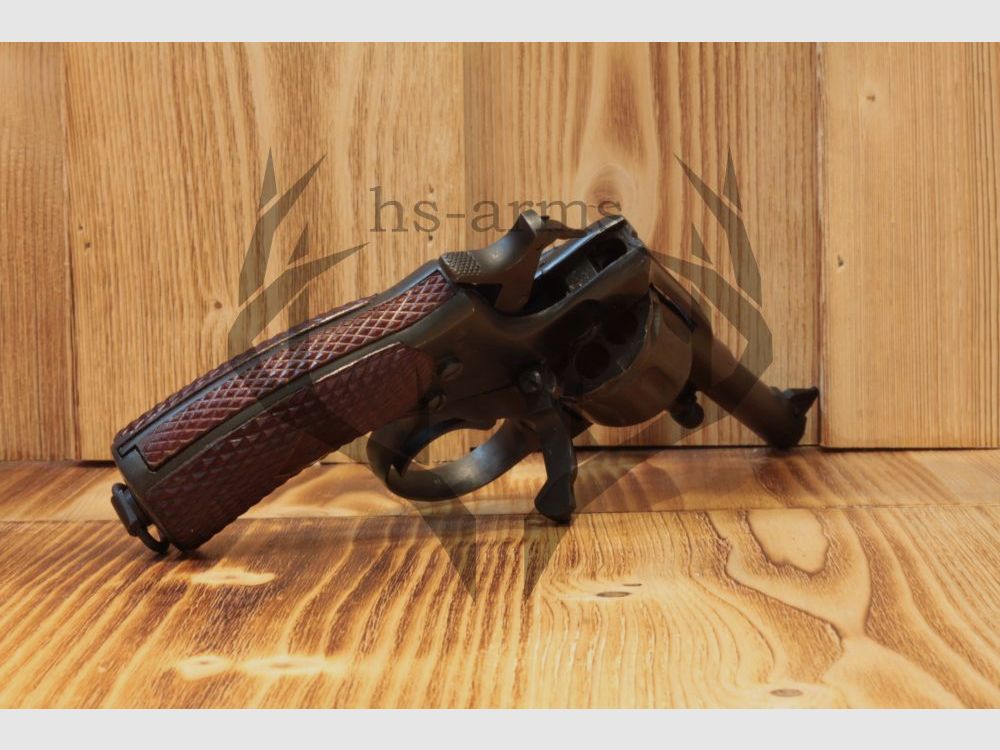 Nagant	 Nagant M1895 Revolver - 7,62 × 38 mm R