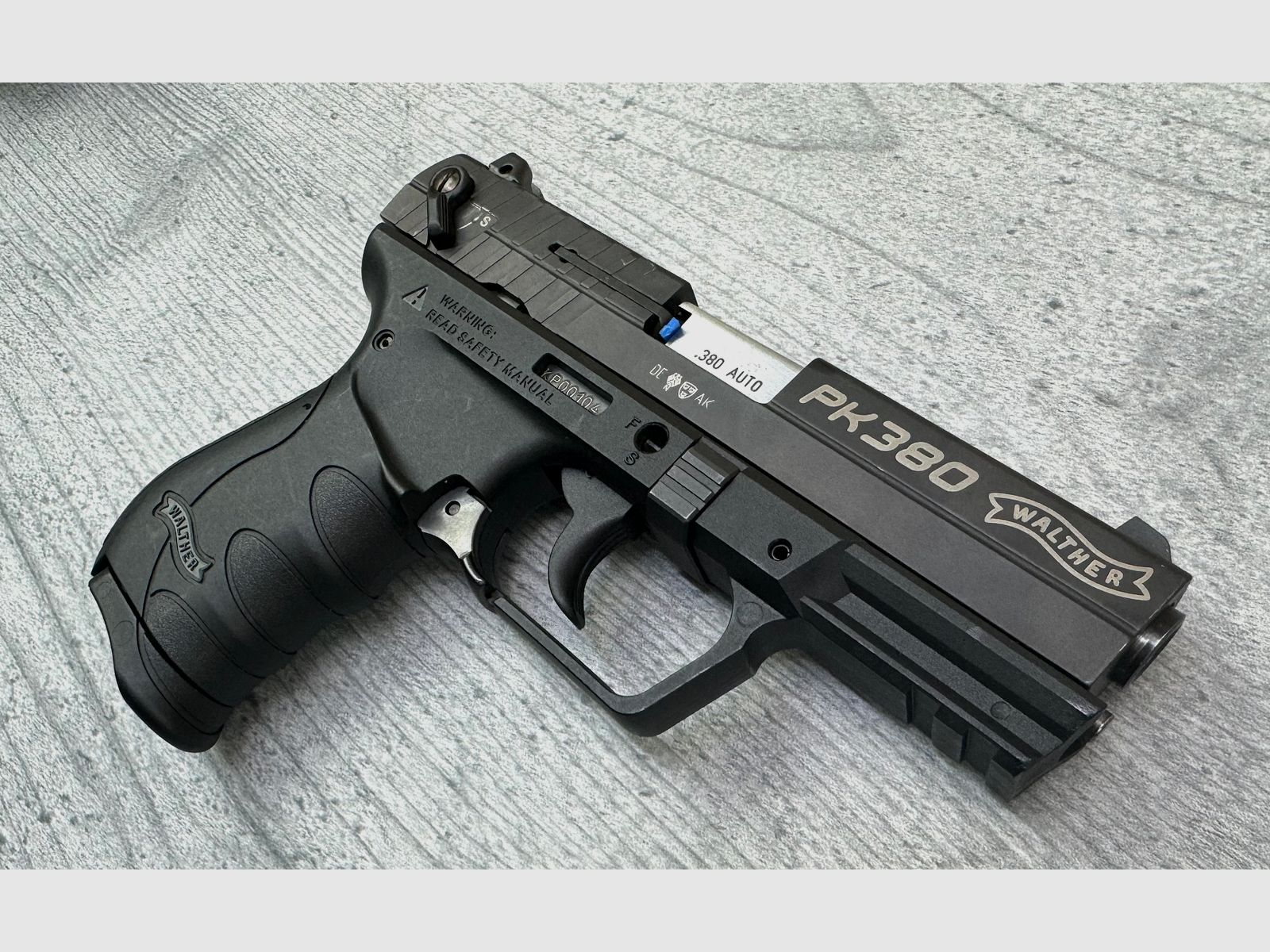 Vorführwaffe Carl WALTHER PK380 Cal. 380 / 9mm Browning in Schwarz