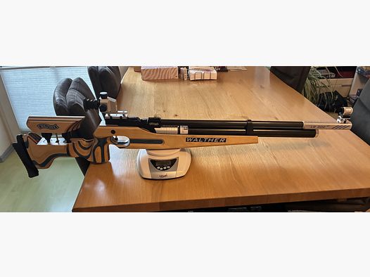Air rifle LG 300 XT LG300XT wooden stock in top condition late model