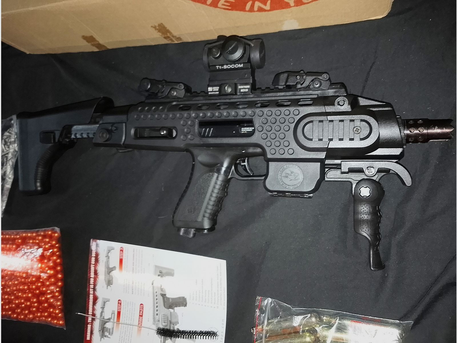 RAM Cal .43 Combat (Glock) + 4 Magazine + Aps Caribe Action Conversion Kit T1-Socom Visier und Zubehör Co2 Rubberballs Paintballs