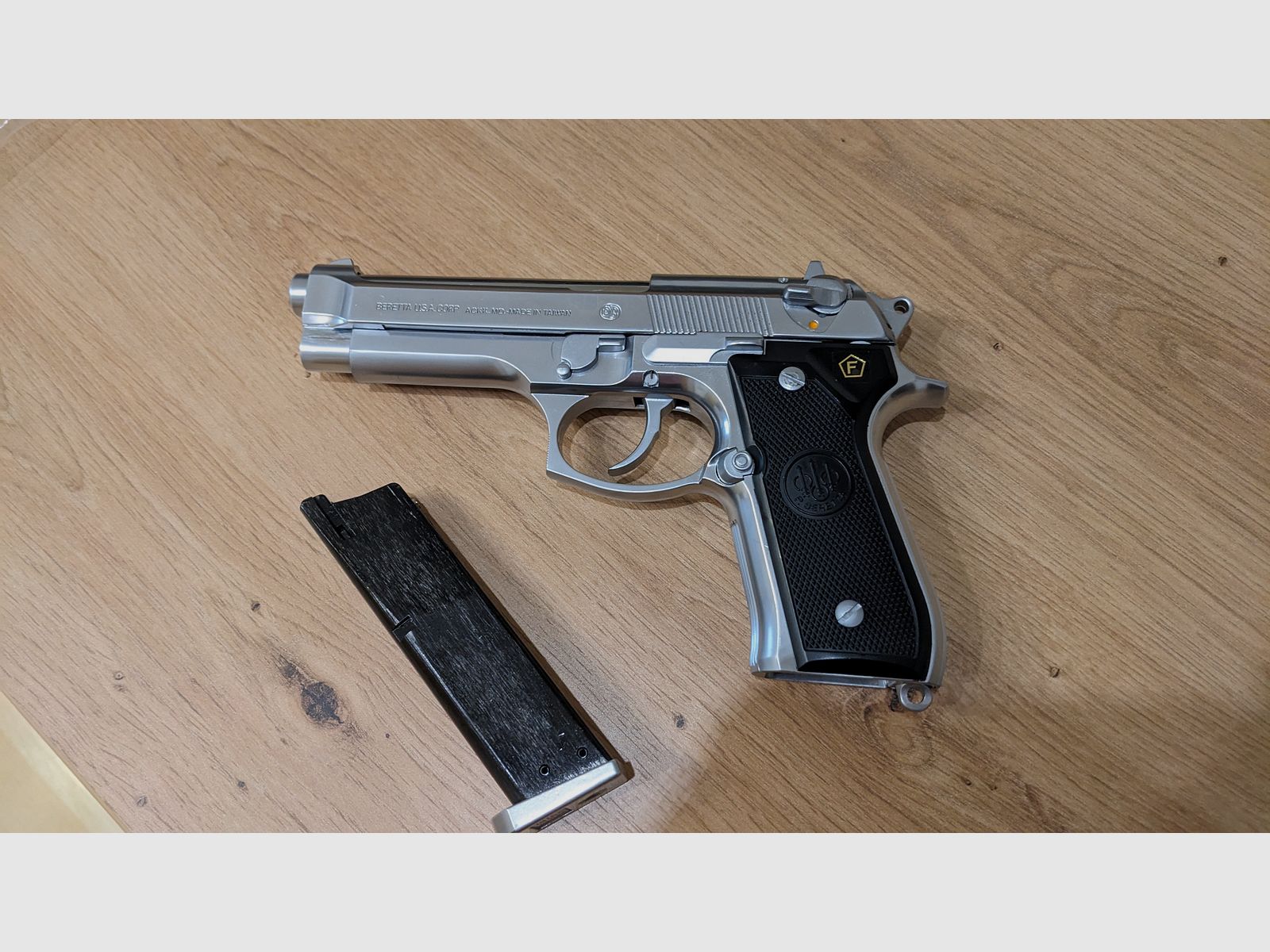 Beretta M92 FS / Omega Industries / Gas-Blowback 