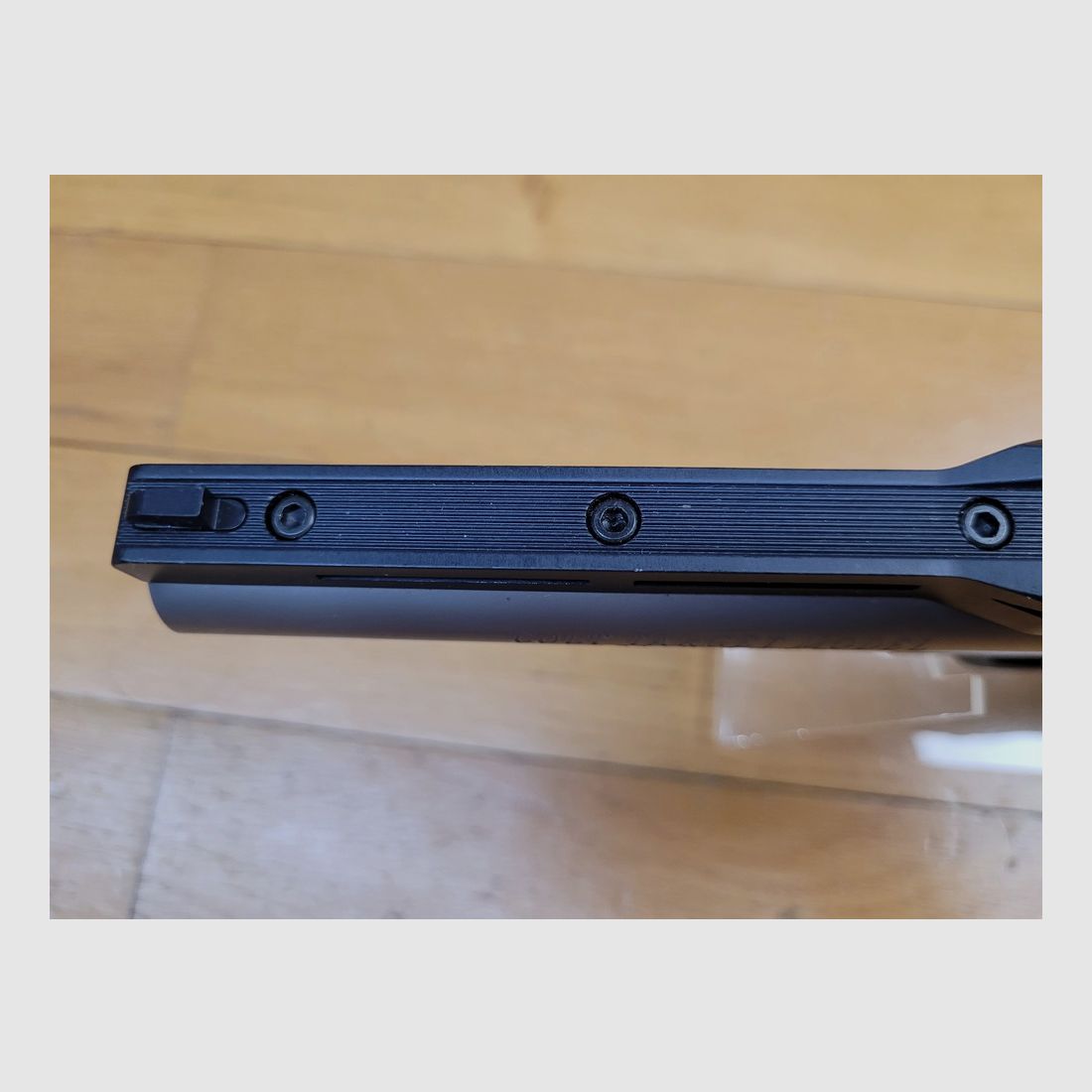 Racé Pistole Colt Target Model – Kal. .22LR – Eine der ersten Fertigungen von 1994, komplett aus Edelstahl – Erbe des legendären Woodsman – Exzellenter Abzug – Schwerer Bull Barrel – Picatinny-Schiene – 2. Magazin und Originalbox – Gebraucht, quasi neu!, Bild 15 von 23