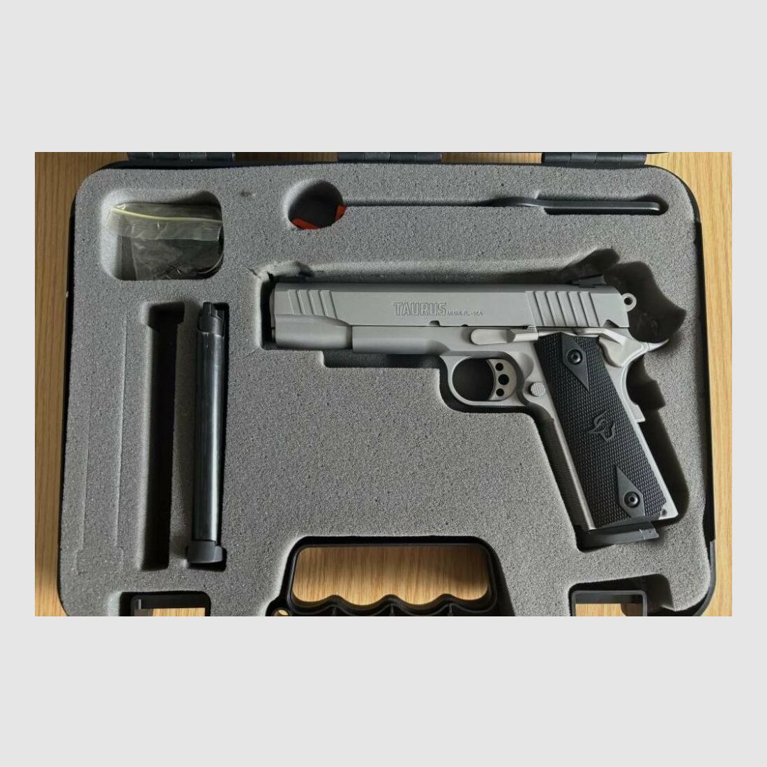 Pistole Taurus Model PT 1911 Stainless Steel .45Auto