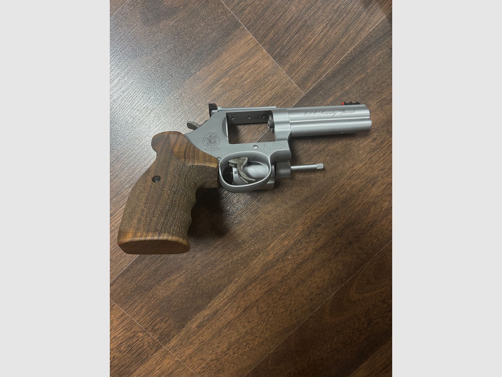 S&W 686 Security Special 4” – .357 Magnum – wie neu, nur 100 Schuss!