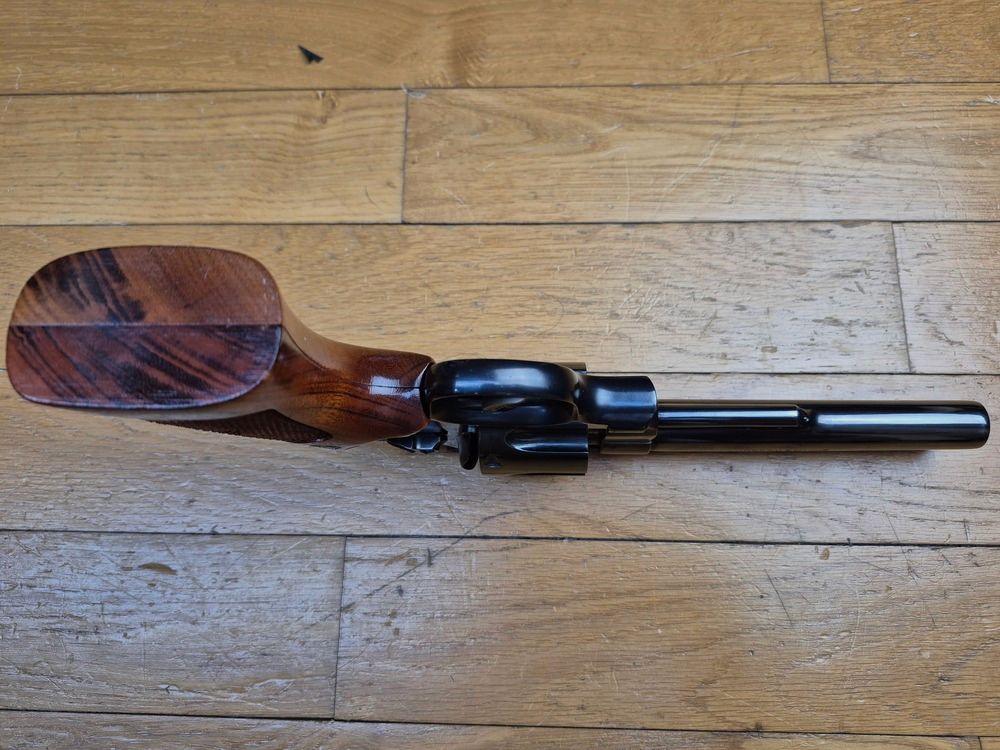 Außergewöhnlicher Revolver Smith & Wesson Mod 25-2 – LE Smith im Kal. 45ACP! – Waffe aus den frühen 1980er Jahren – Qualität und Mechanik, die heute nicht mehr zu finden sind – Auch CIA-Revolver! – Lauf 6 Zoll – Wunderschöne glänzende schwarze Brünierung – Außergewöhnliche Waffe für außergewöhnliche Schützen – TBE++, Bild 10 von 27