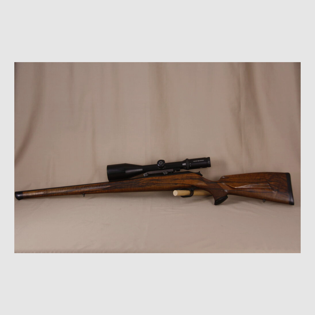 Blaser R93 Stutzen // CUSTOM MADE Handschäftung // Toll gemasertes Schaftholz!