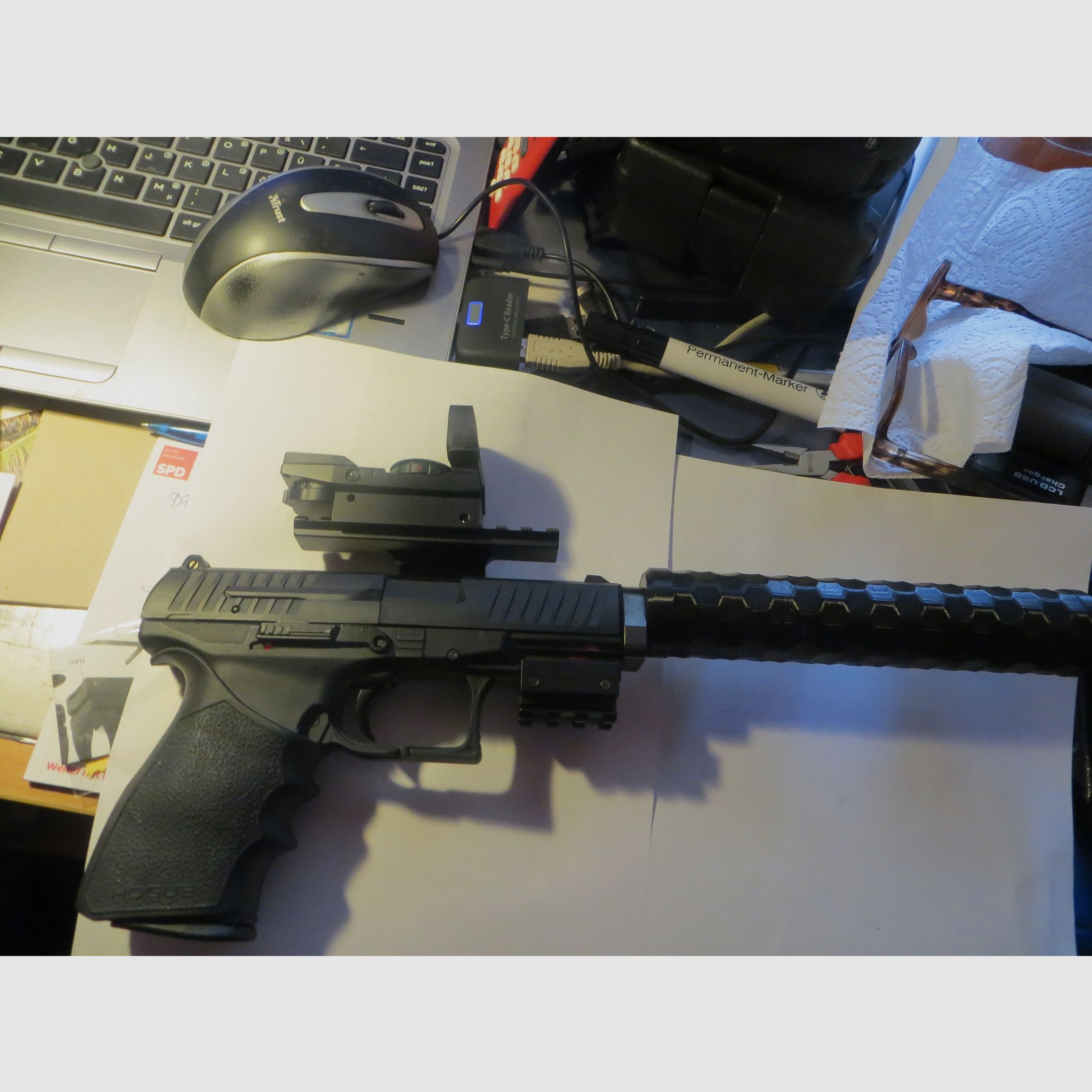 WALTHER PPQ  co2 4,5 Diabolo neuwertig mit Kompensator (Schalldämpferatrappe) und RedDot