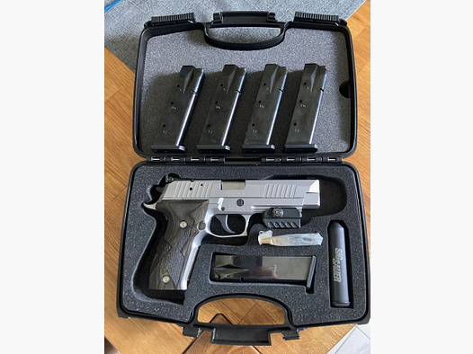 Sig Sauer P226 X-Five + 5 Magazine + Mantis  X2 System + 600 Schuss + Tasche + Peltor