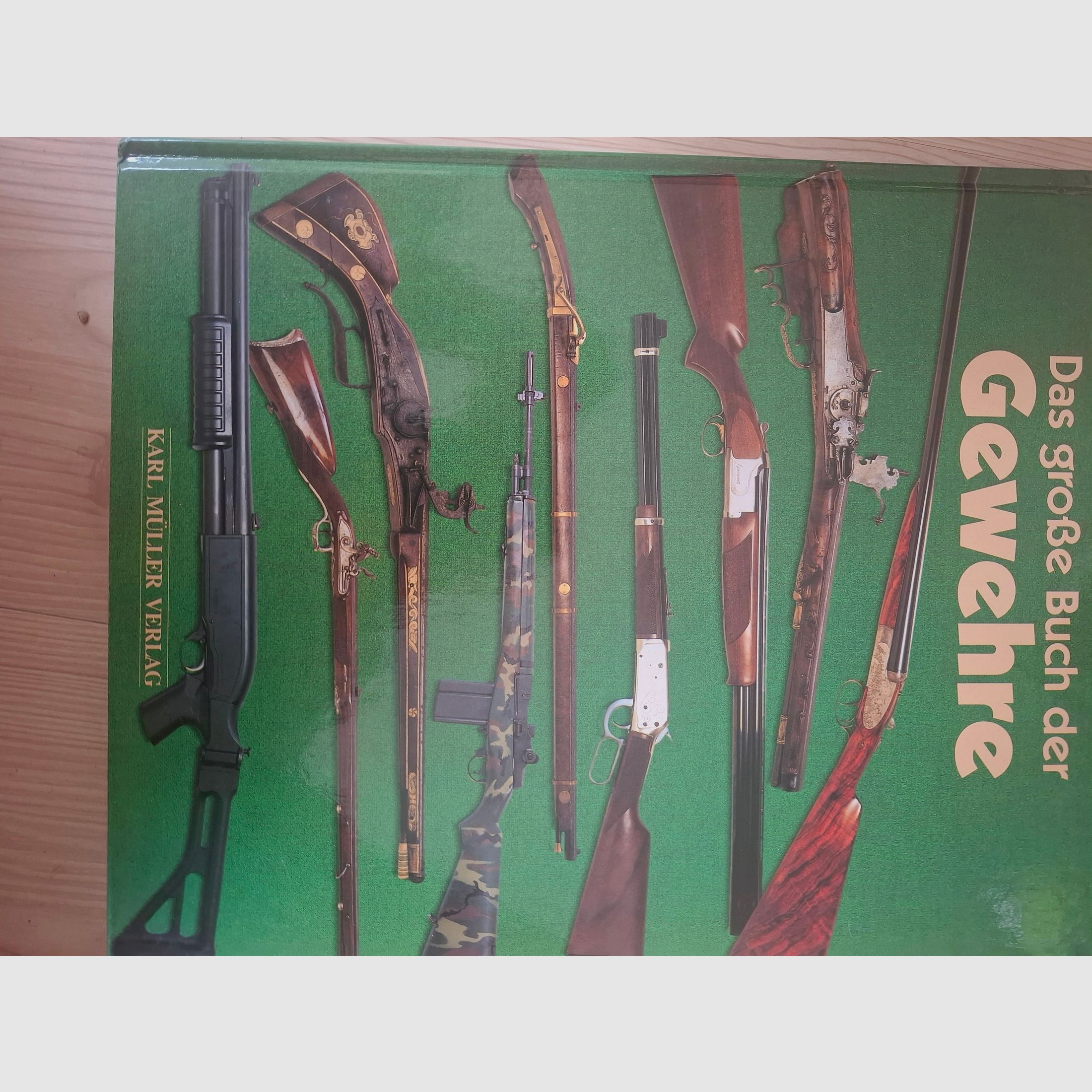 Konvolut aus verschiedenen Waffenbüchern