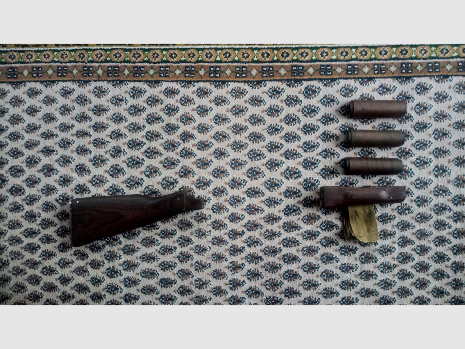 Zestaw kolb AK drewno laminowane ciemno brązowe, prawdopodobnie rosyjskie // kolba i osłona rękojeści // AKM i AK74 / może być również dopasowane do Cybergun GSG Co2 AK47